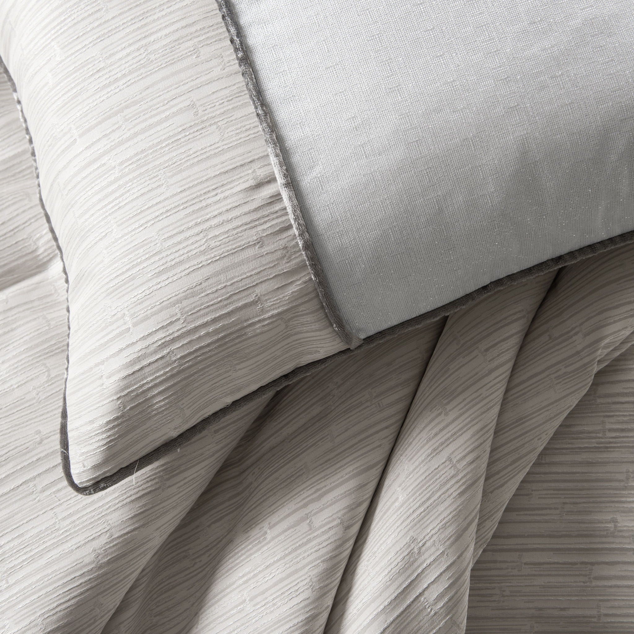 Celeste - Queen Comforter Set (Set of 4) - Taupe / Ivory