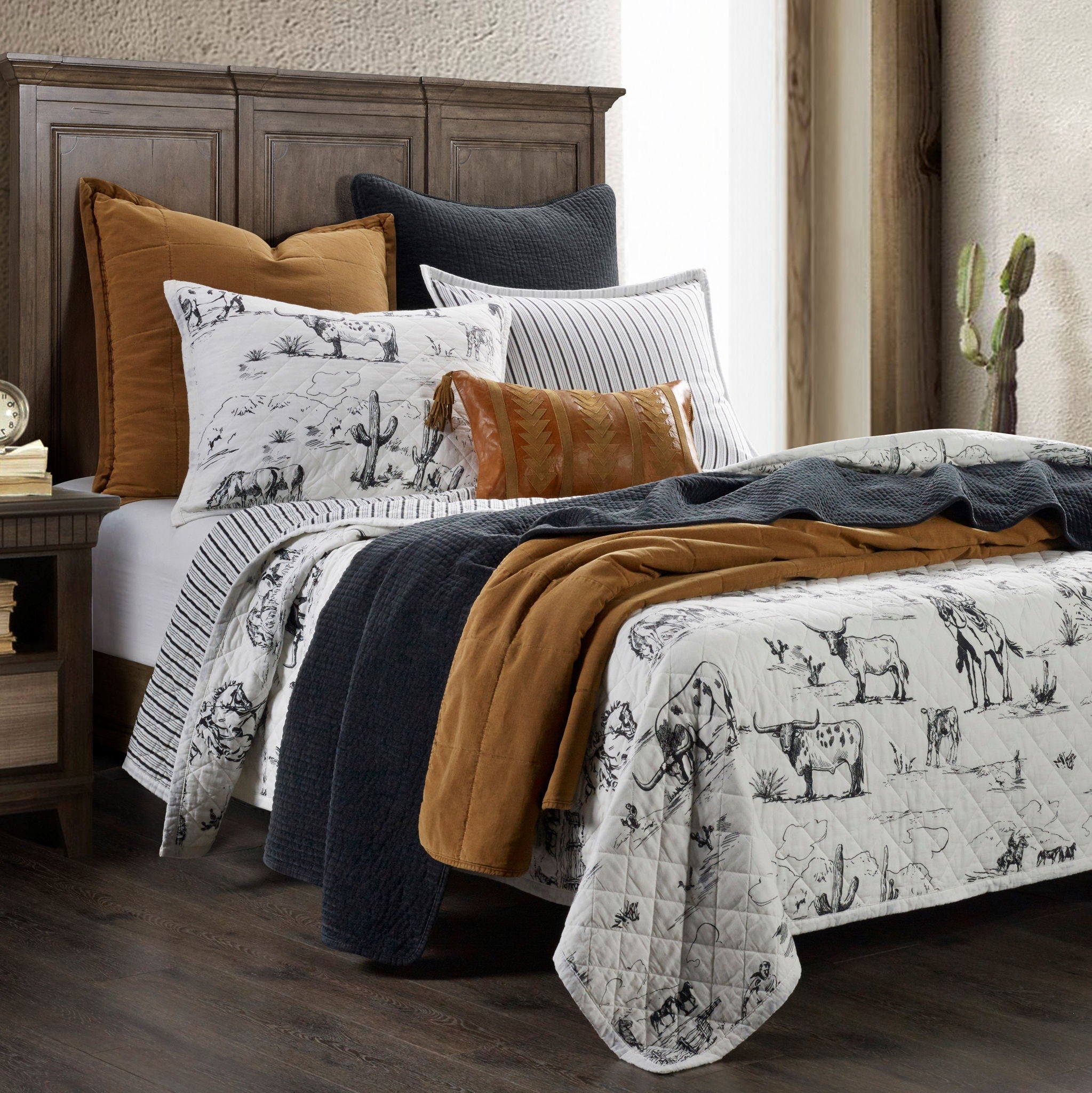 Ranch Life - King Western Toile Reversible Quilt Set (Set of 3) - Black