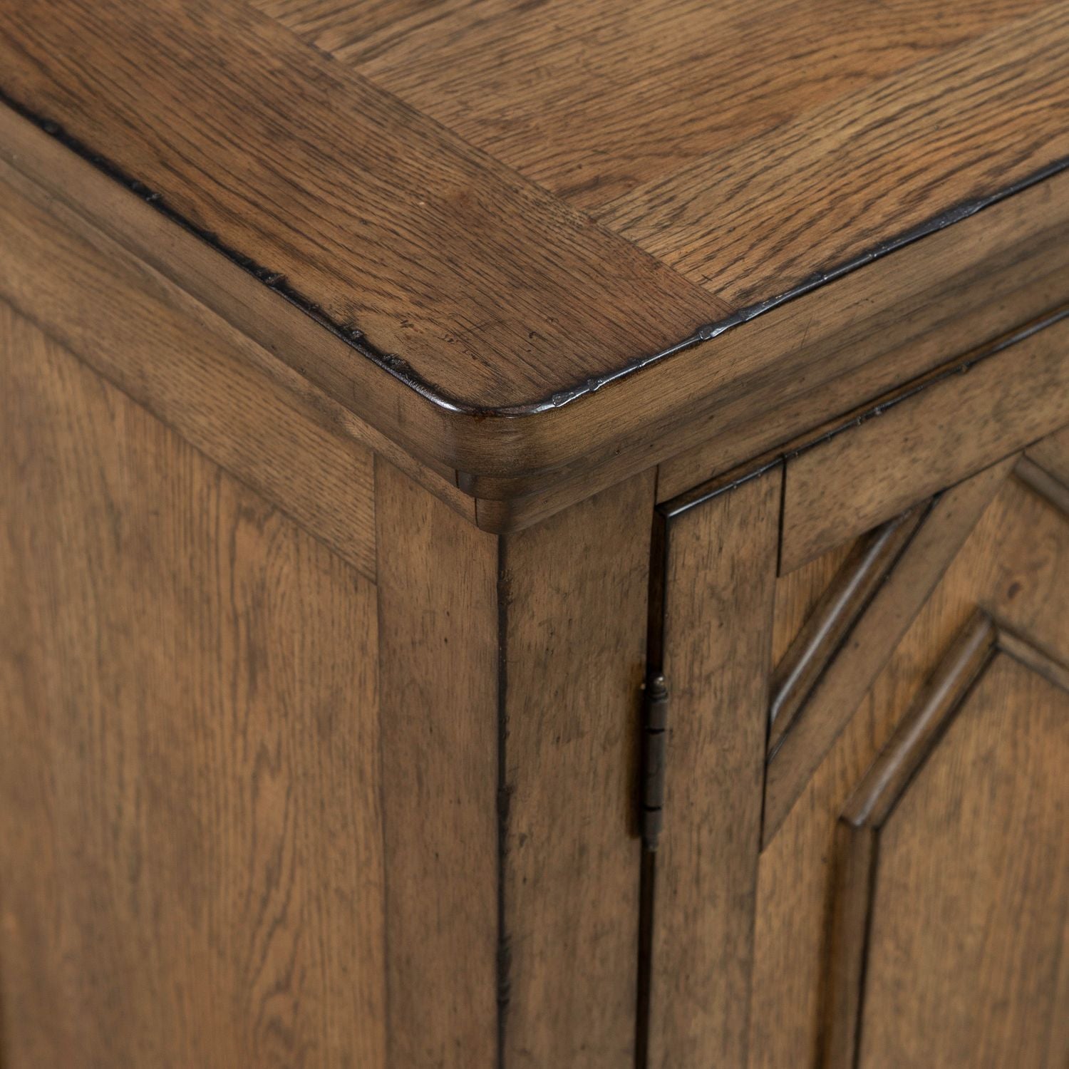 Carolina Park - 2 Door Bedside Chest With Charging Station - Amber Brown