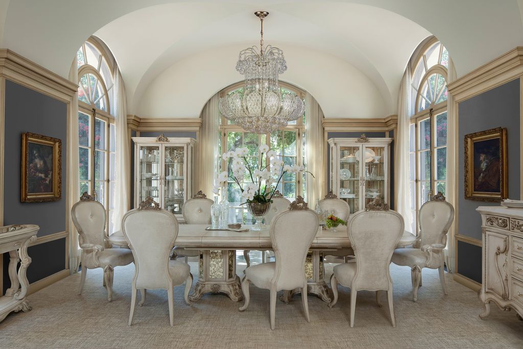 Platine de Royale - Curio Cabinet - Champagne