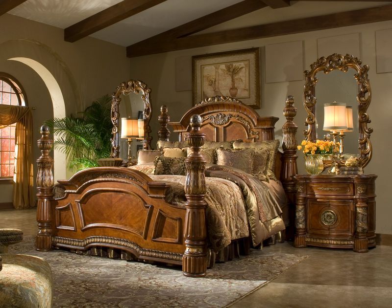 Villa Valencia - Low Poster Bed