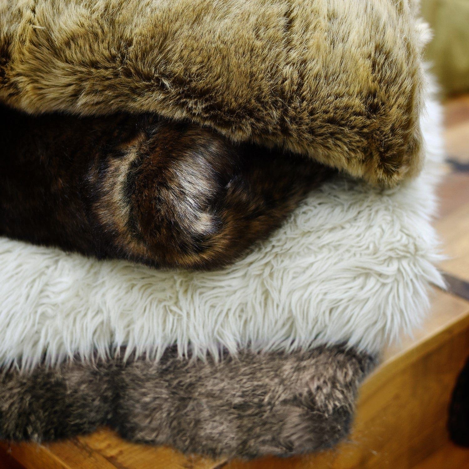 Wolf Fur - Faux Wolf Fur Oversized Throw Blanket - Brown