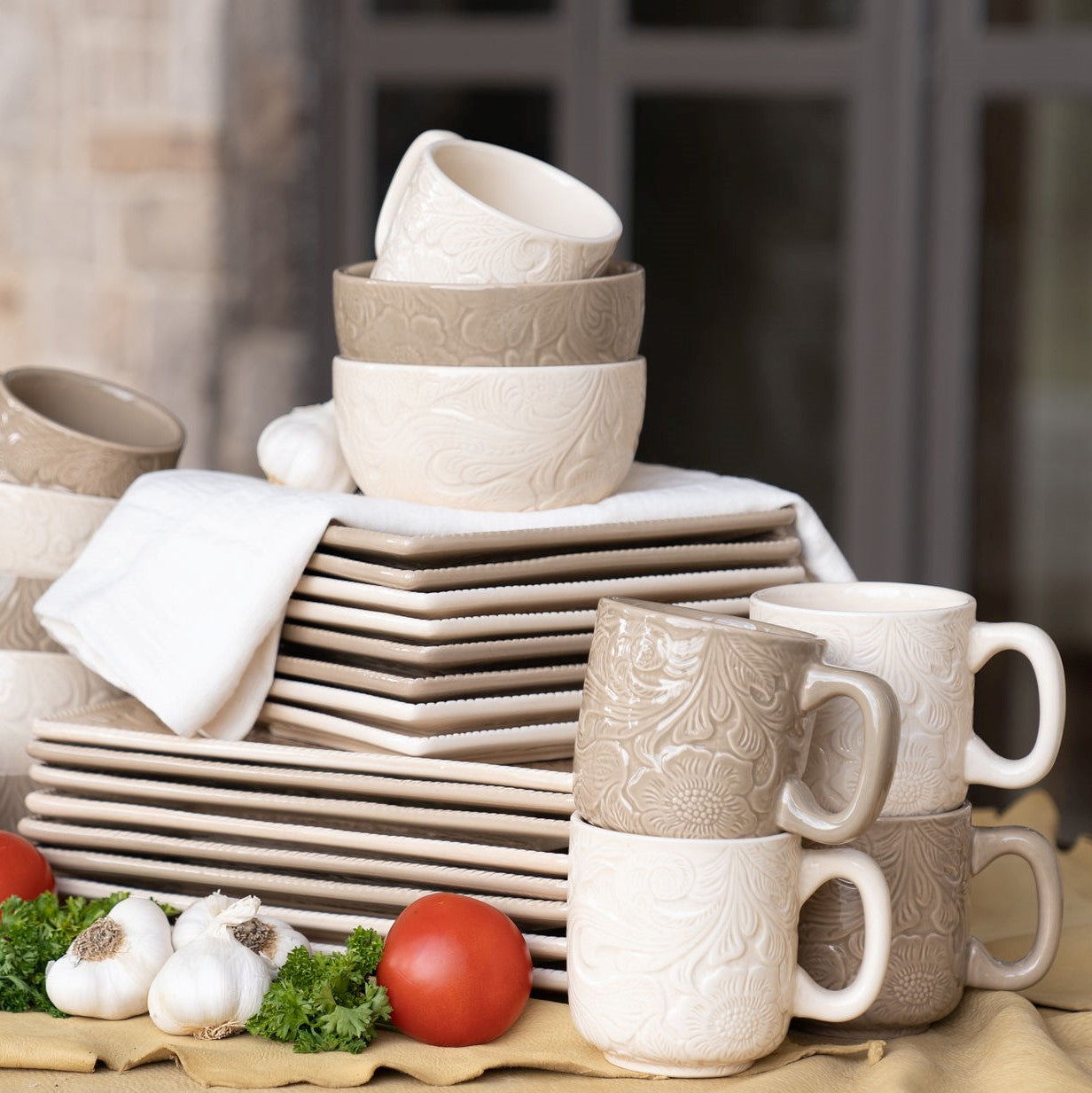 Savannah - Ceramic Dinnerware Set (Set of 16) - Cream