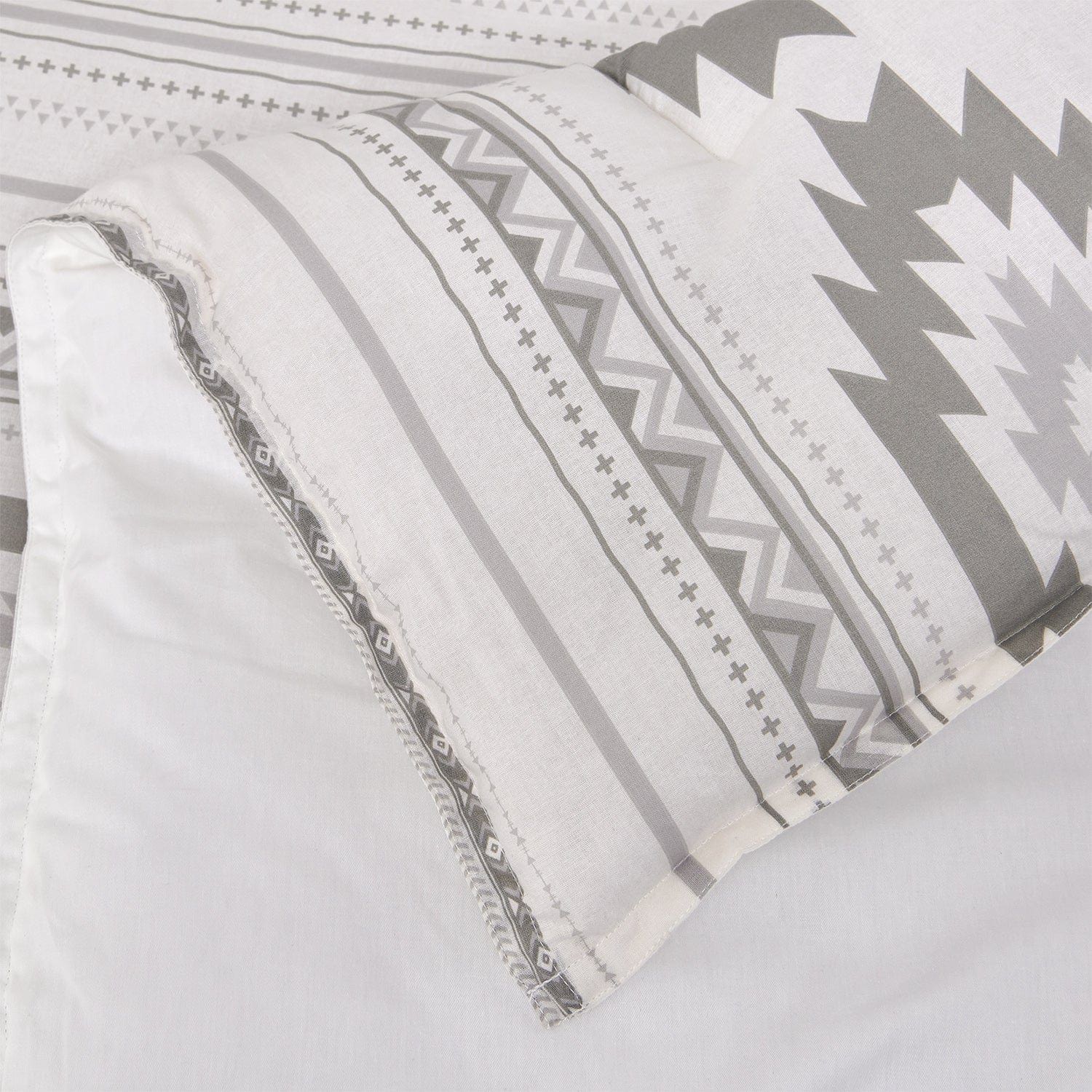 Free Spirit - Queen Comforter Set (Set of 4) - Gray / White