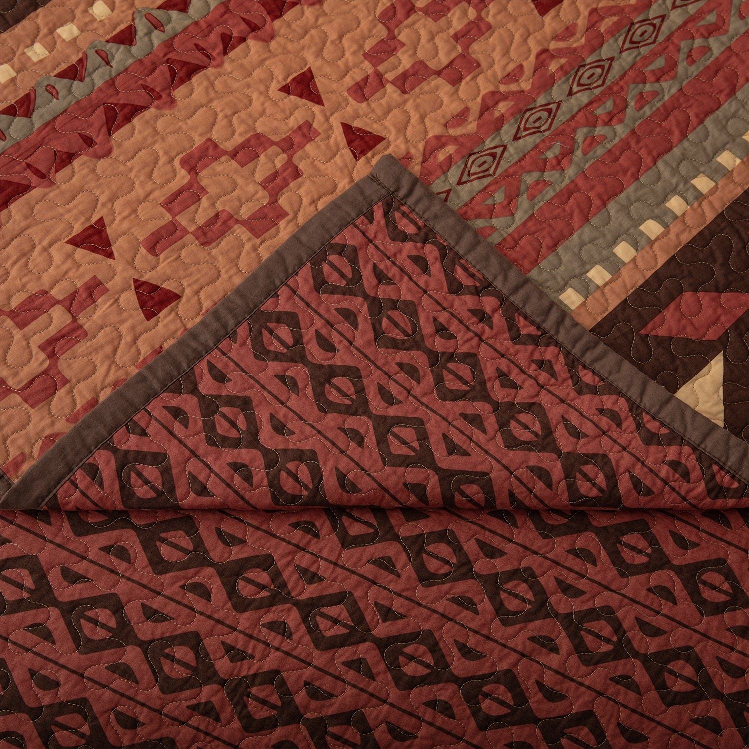 Broken Arrow - Full/Queen Reversible Quilt Set (Set of 3) - Red / Tan / Brown
