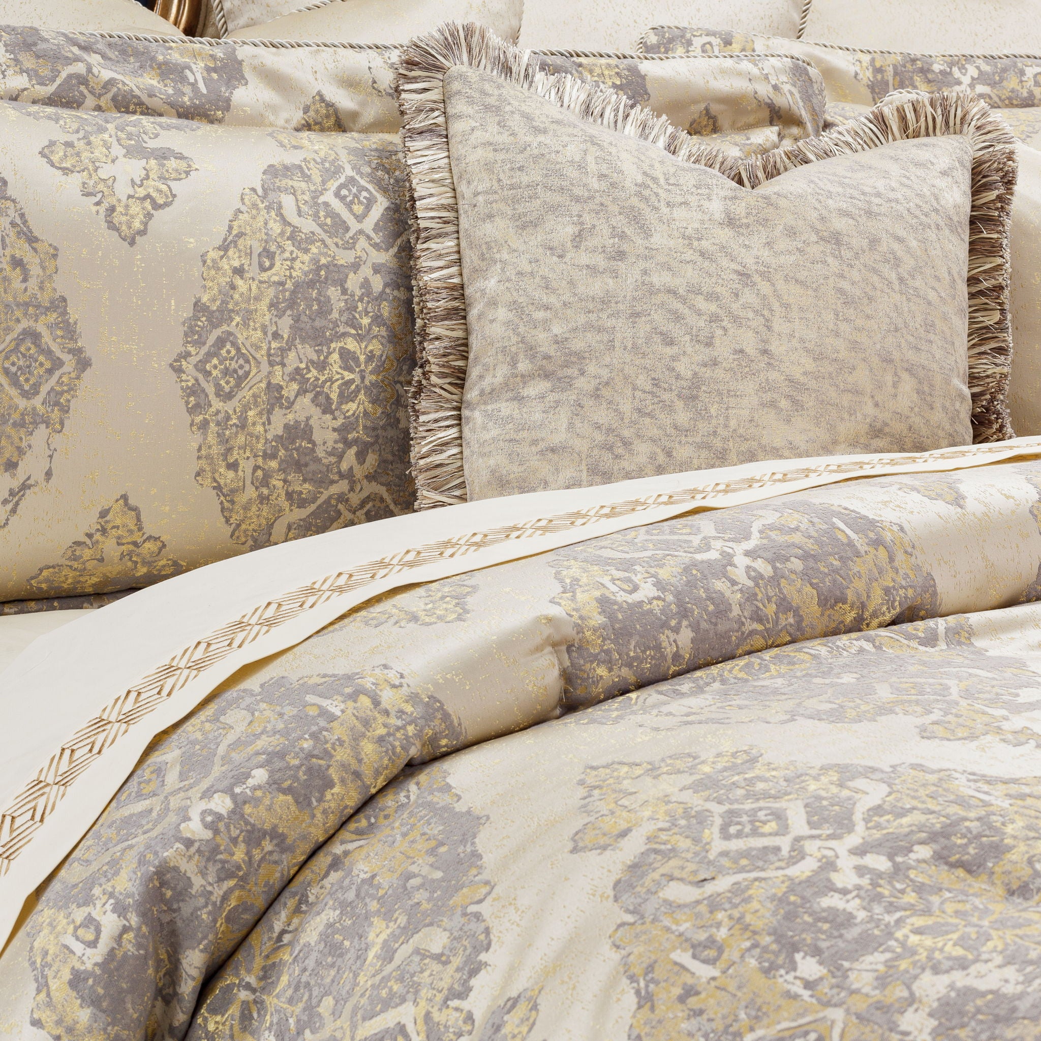 Bennett - 10-Piece King Comforter Set - Champagne