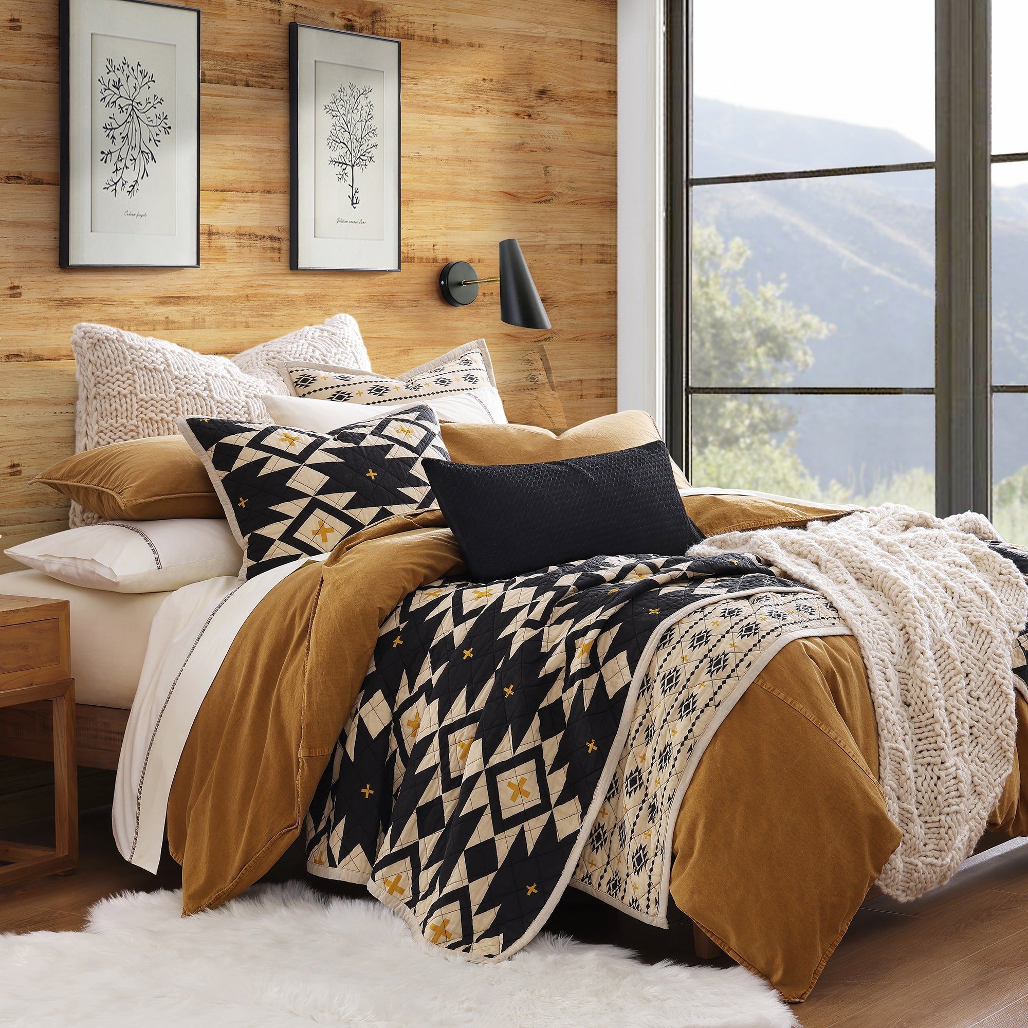High Desert - Full/Queen Reversible Quilt Set (Set of 3) - Black