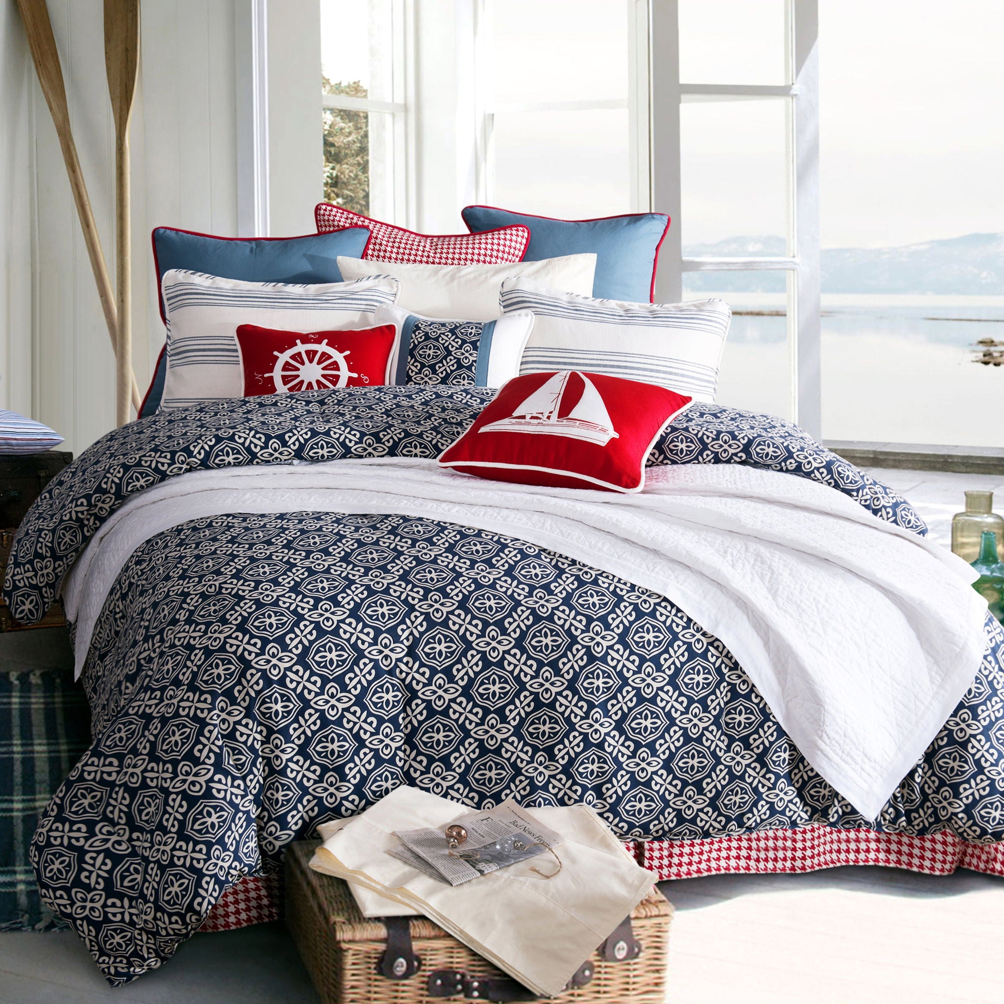 St. Clair - Queen Bedding Set (Set of 4) - Navy / White