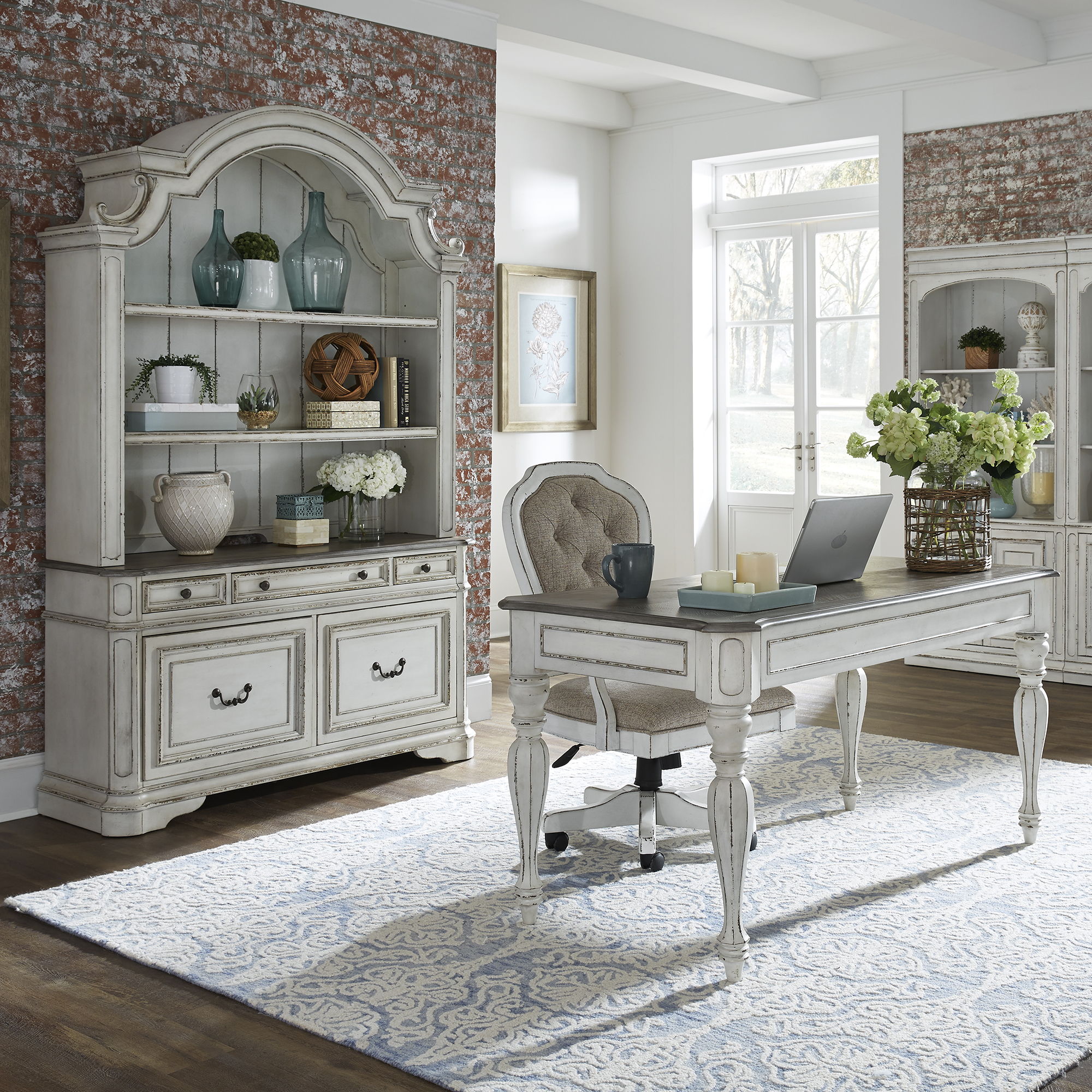 Magnolia Manor - Jr Executive Desk Chair - Antique White