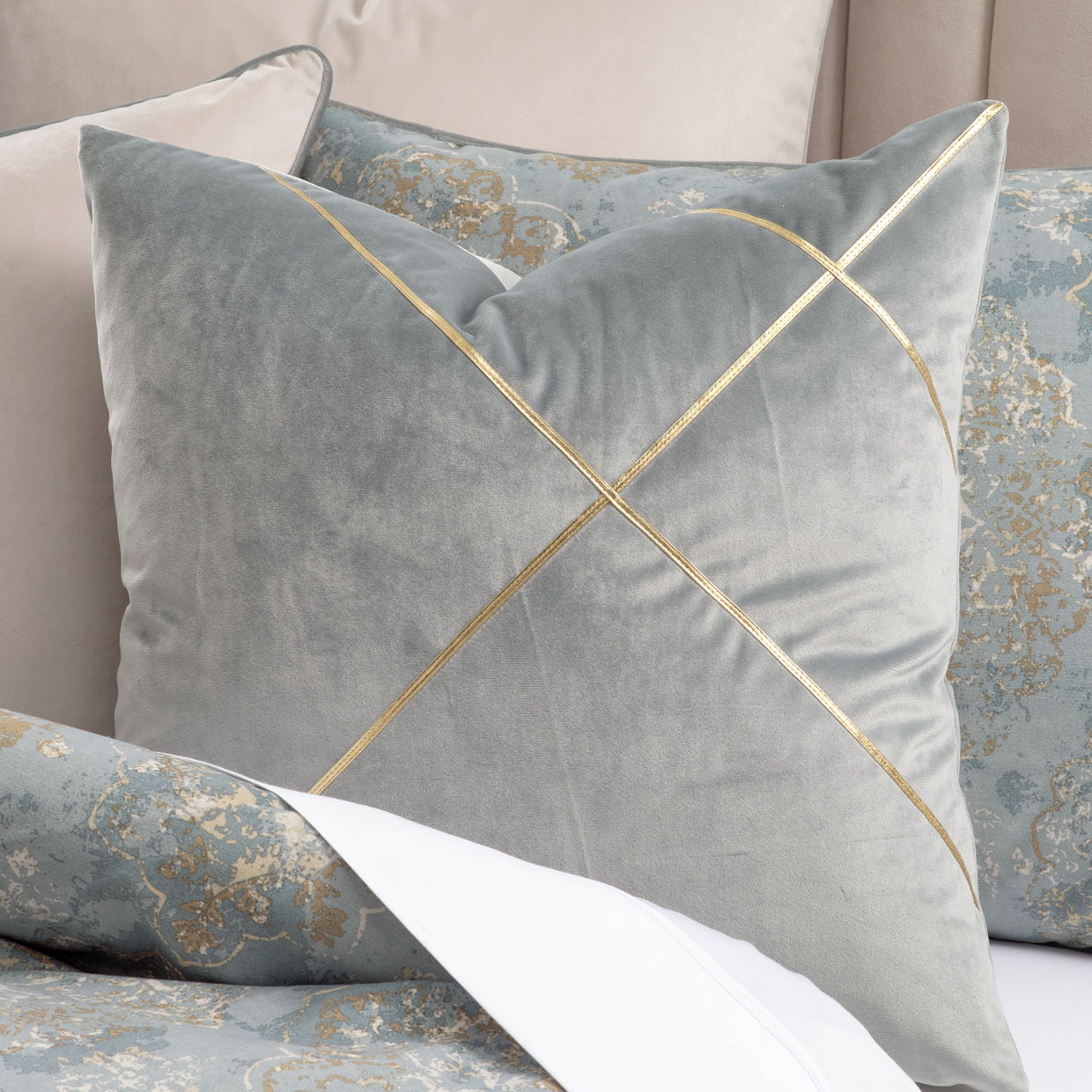 Debonair - 9-Piece Queen Comforter Set - Mist