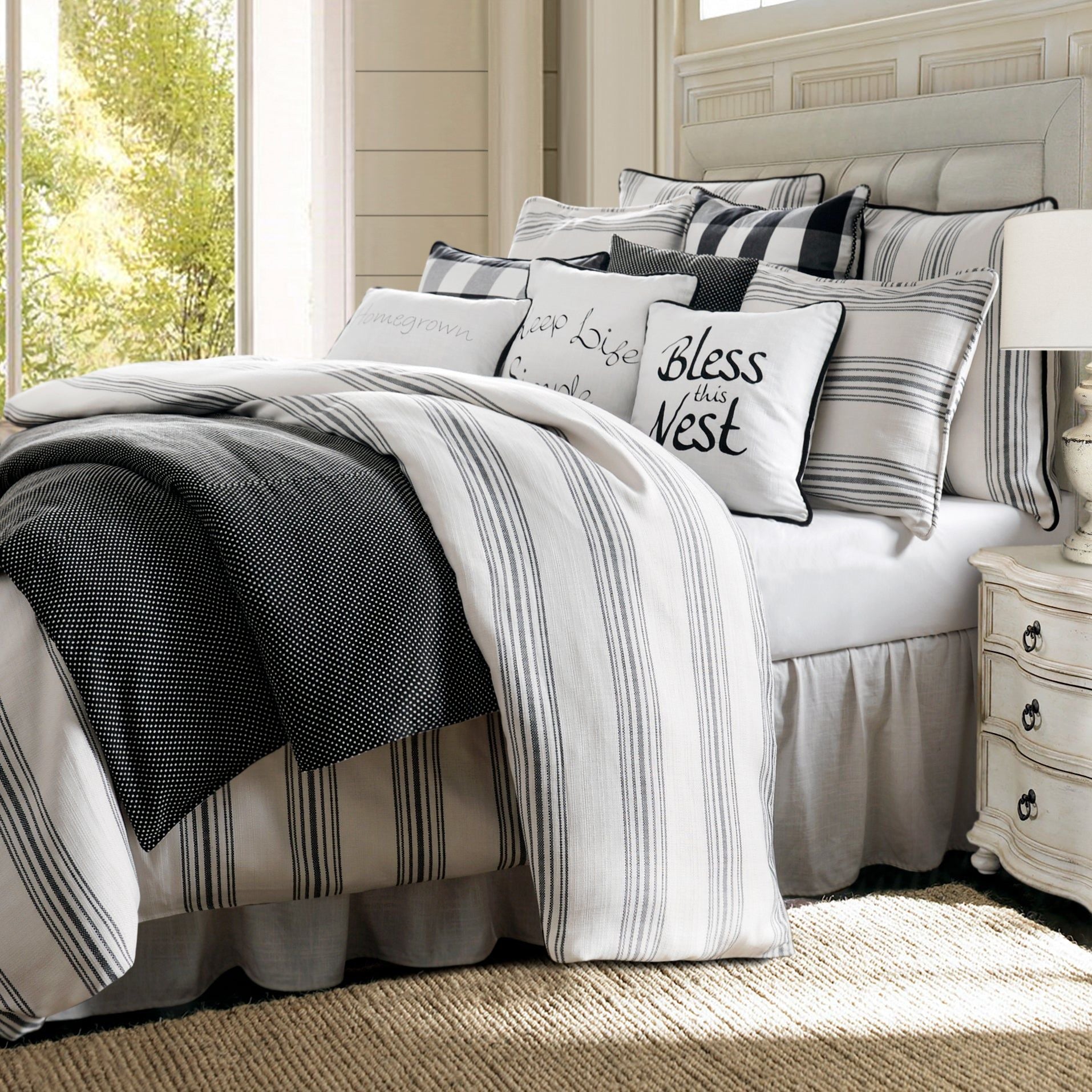 Blackberry - King Comforter Set (Set of 3) - White / Black