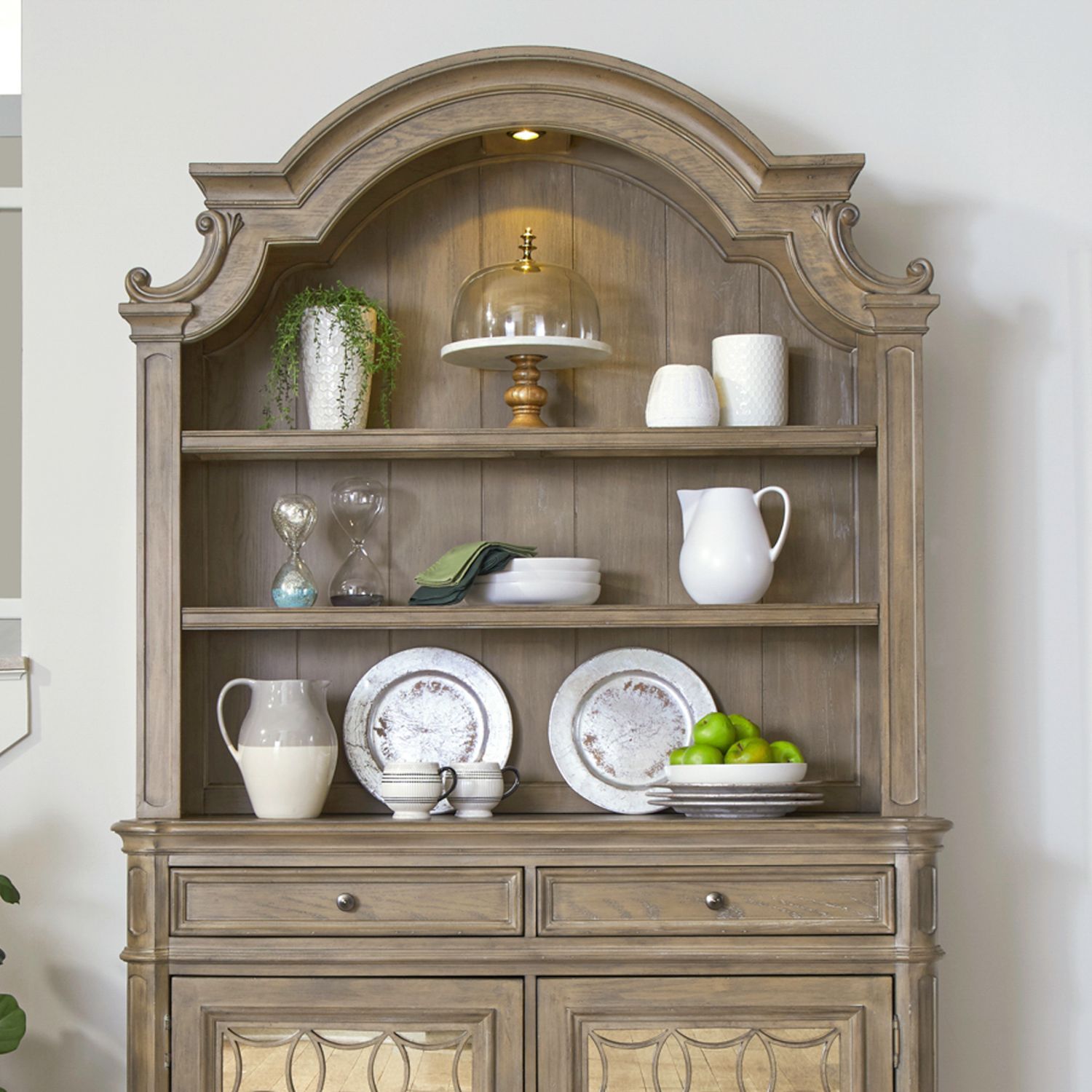 Magnolia Manor - Hutch