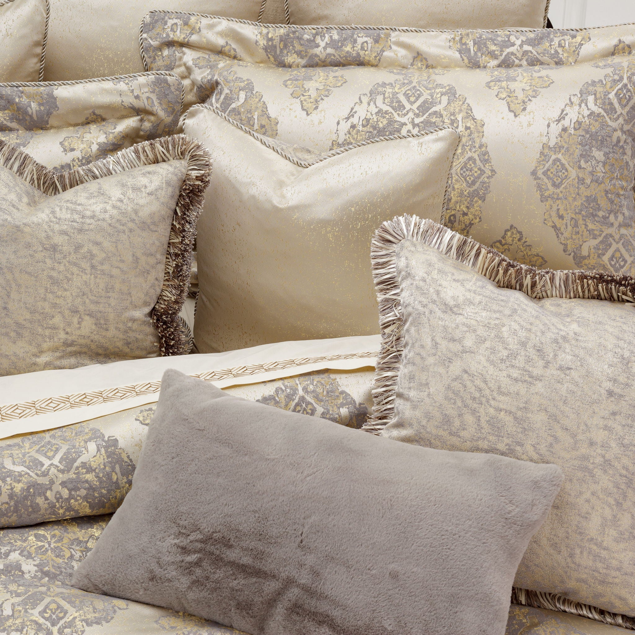 Bennett - 10-Piece King Comforter Set - Champagne