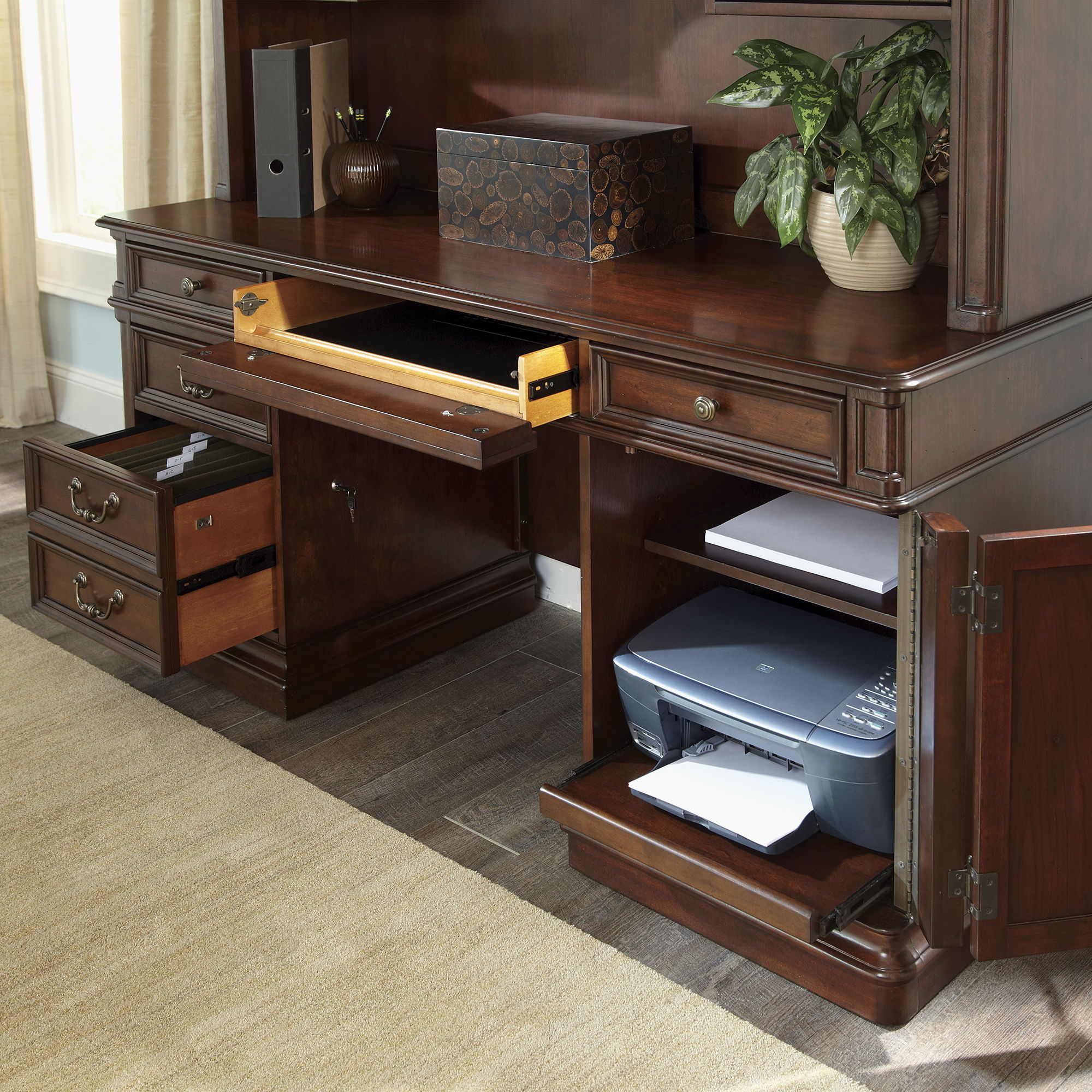 Brayton Manor - 5 Piece Home Office Jr Executive Set - Cognac