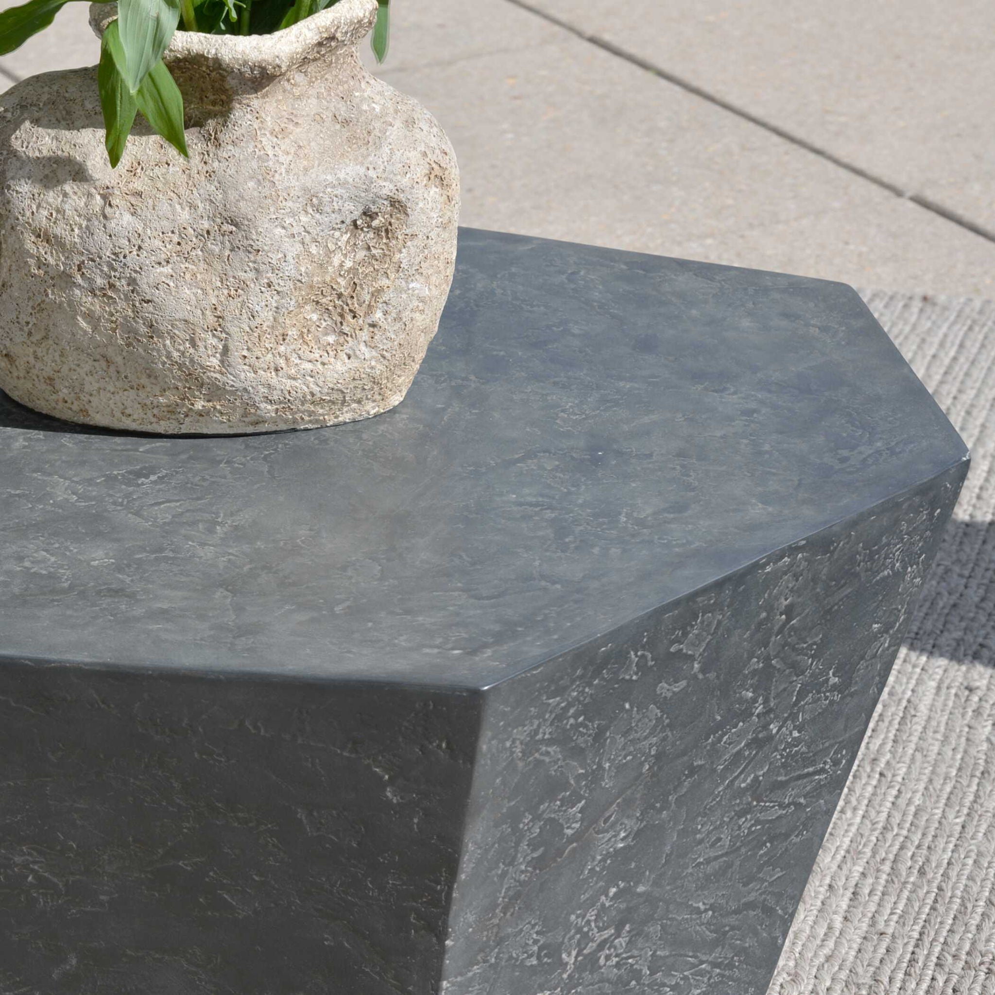 Parra - Outdoor Table