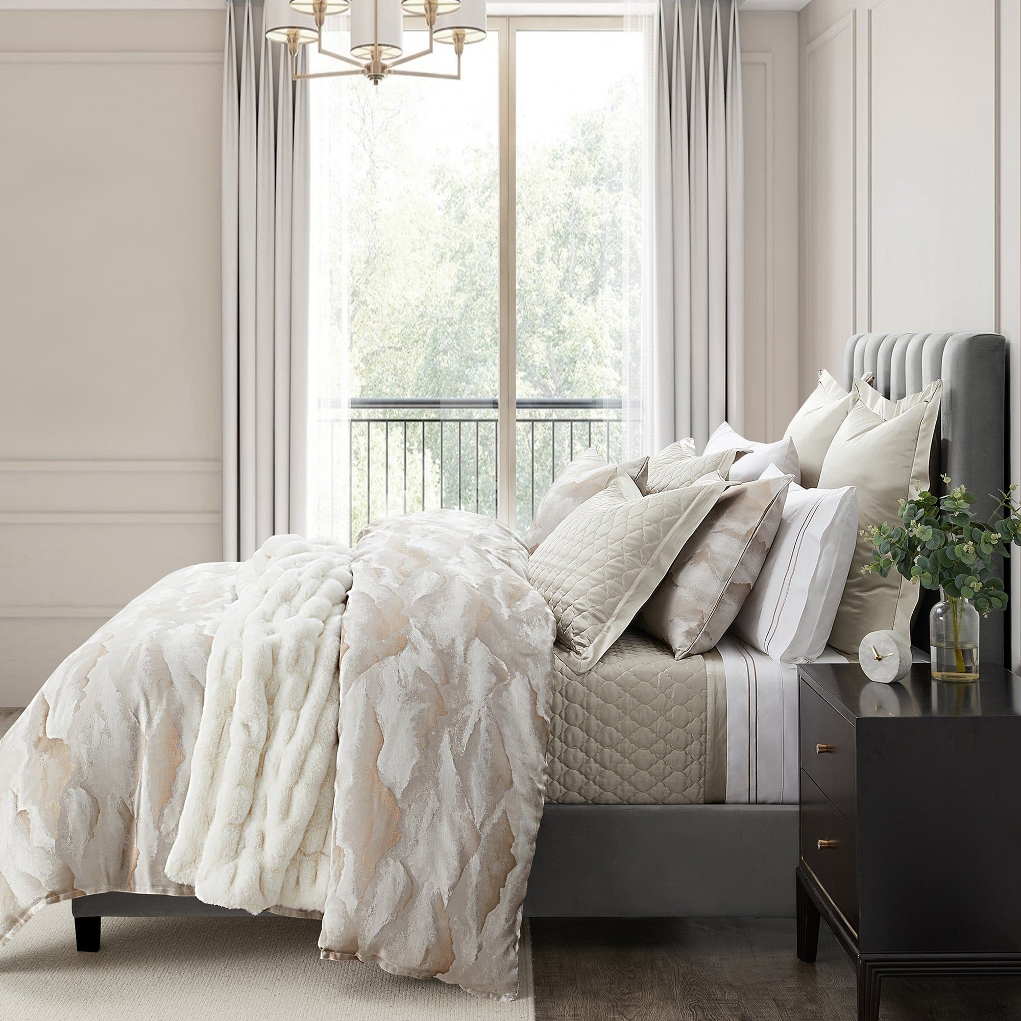 Serenity - King Modern Jacquard Duvet Cover Set (Set of 3) - Champagne