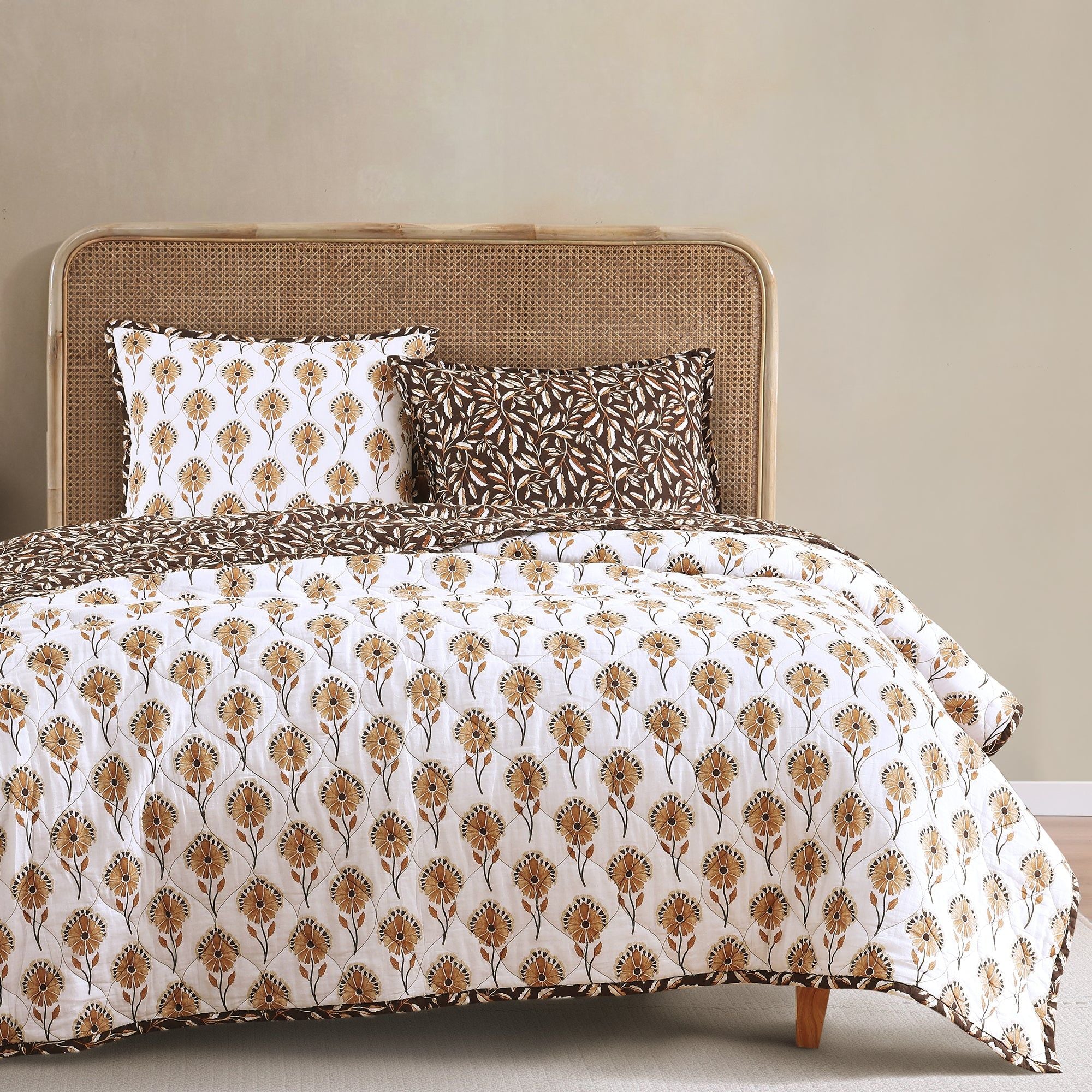 Woodstock - Full/Queen Reversible Quilt Set (Set of 3) - White / Tan