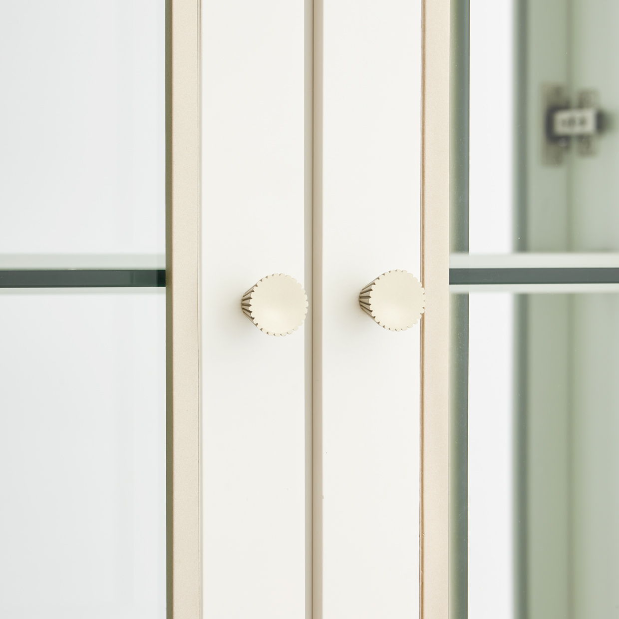 La Marisia - Display Cabinet - Creamy Pearl