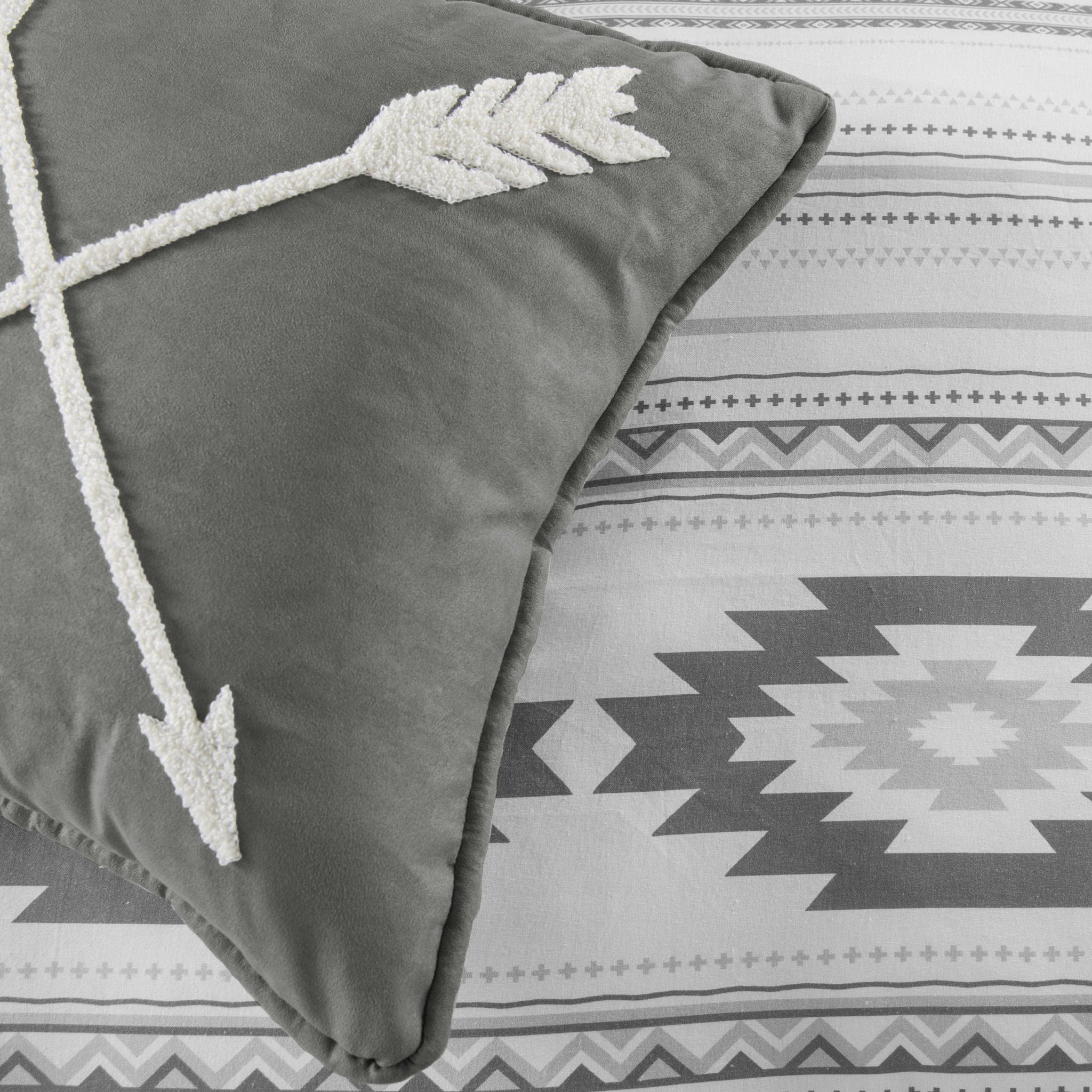 Free Spirit - Queen Comforter Set (Set of 4) - Gray / White