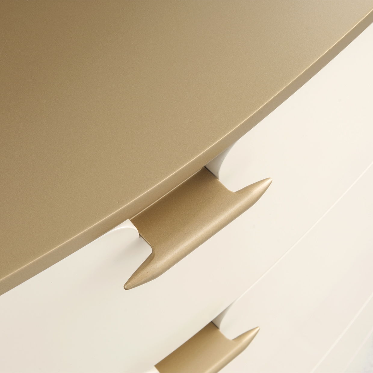 La Terrazza - 5-Drawer Chest - Creamy Pearl