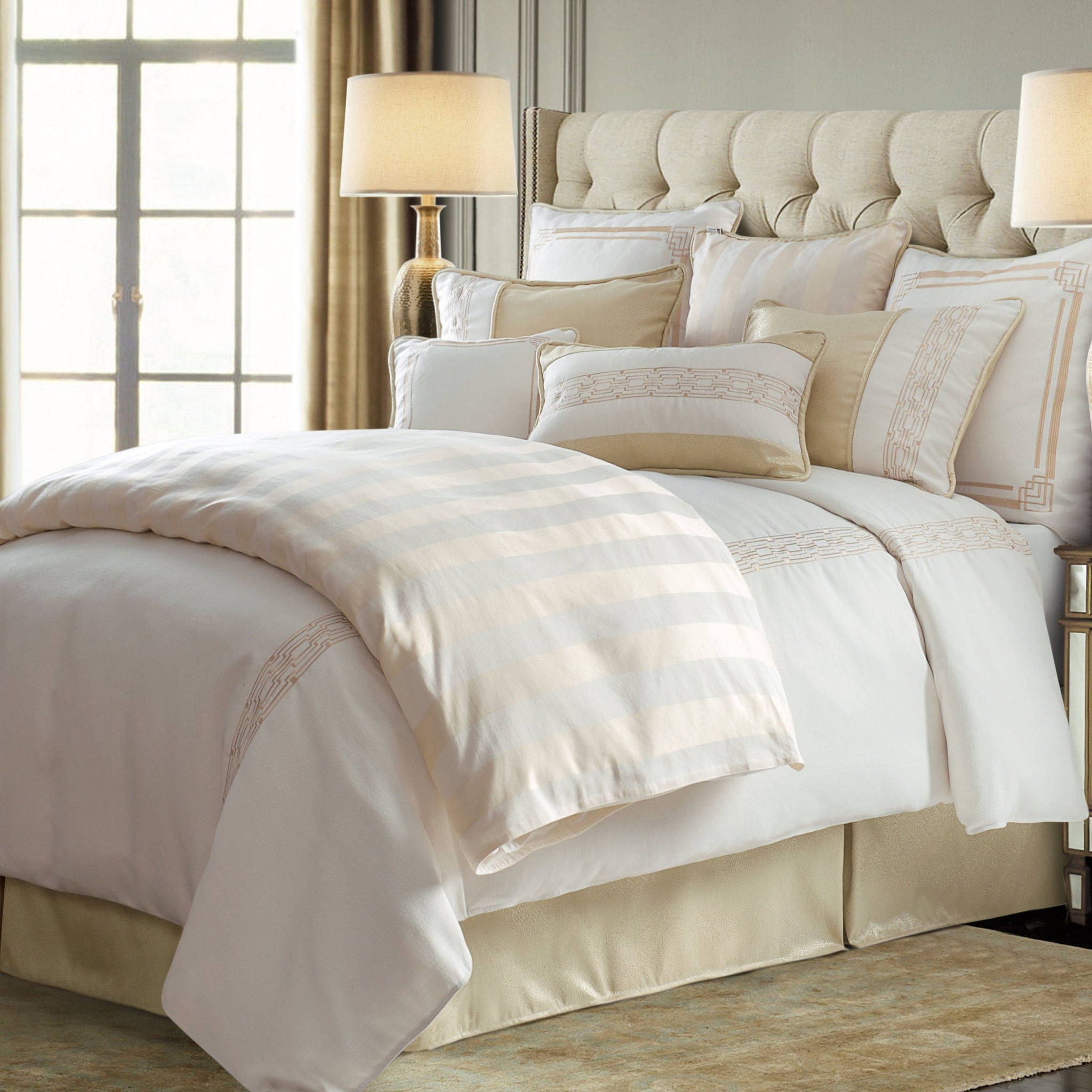 Hollywood - Queen Comforter Set (Set of 4) - White / Cream