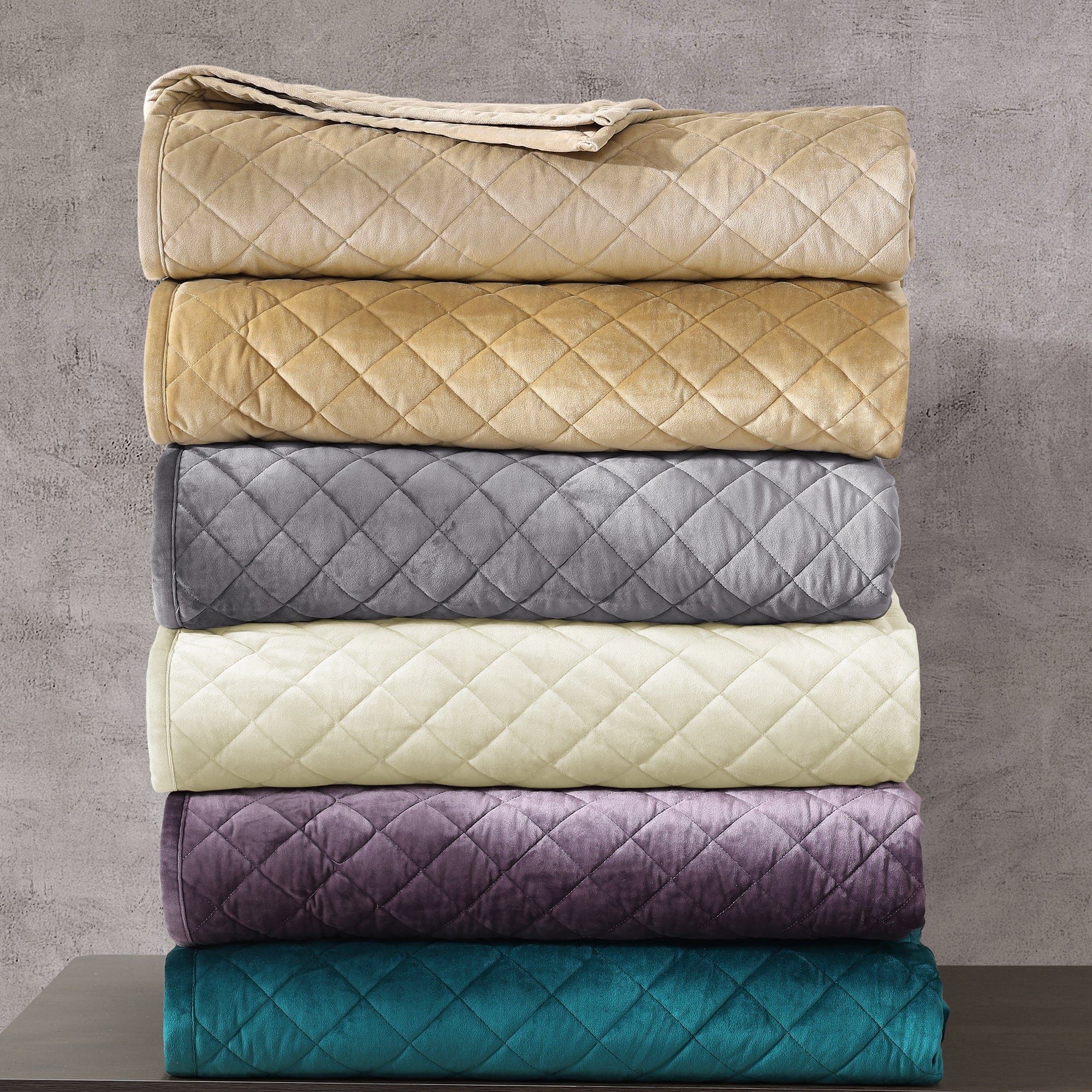 Velvet Diamond - King Quilt - Cream