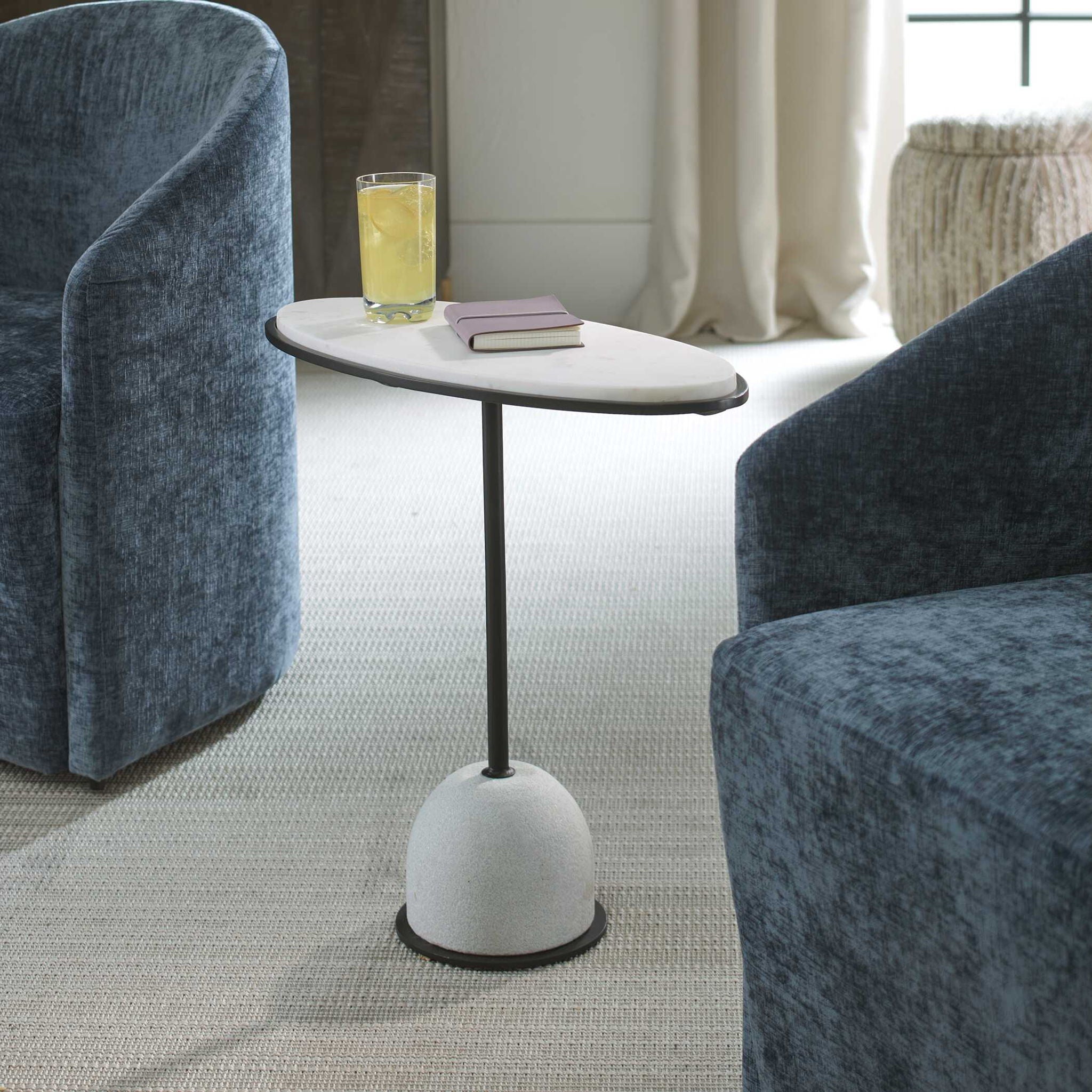 Morro - Marble Side Table - White / Black