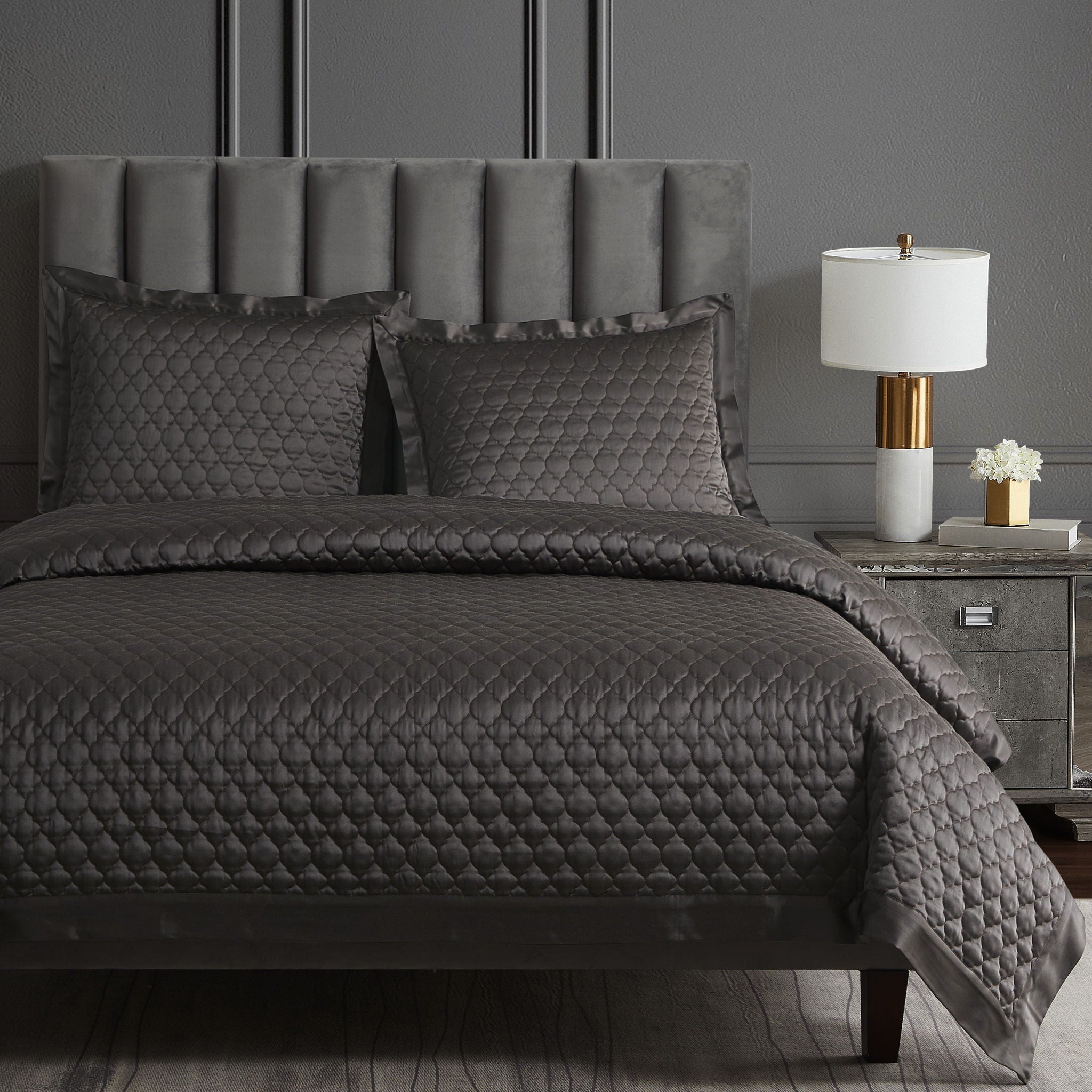 High Shine Satin - King Quatrefoil Quilt - Espresso