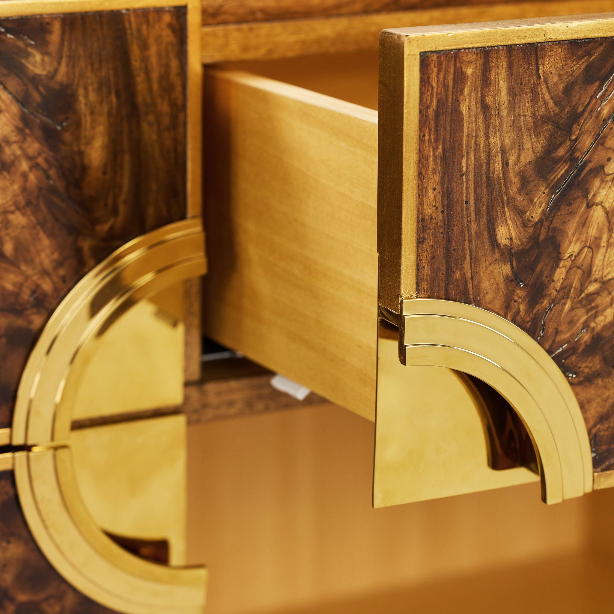 Hestra Foor-Door Credenza