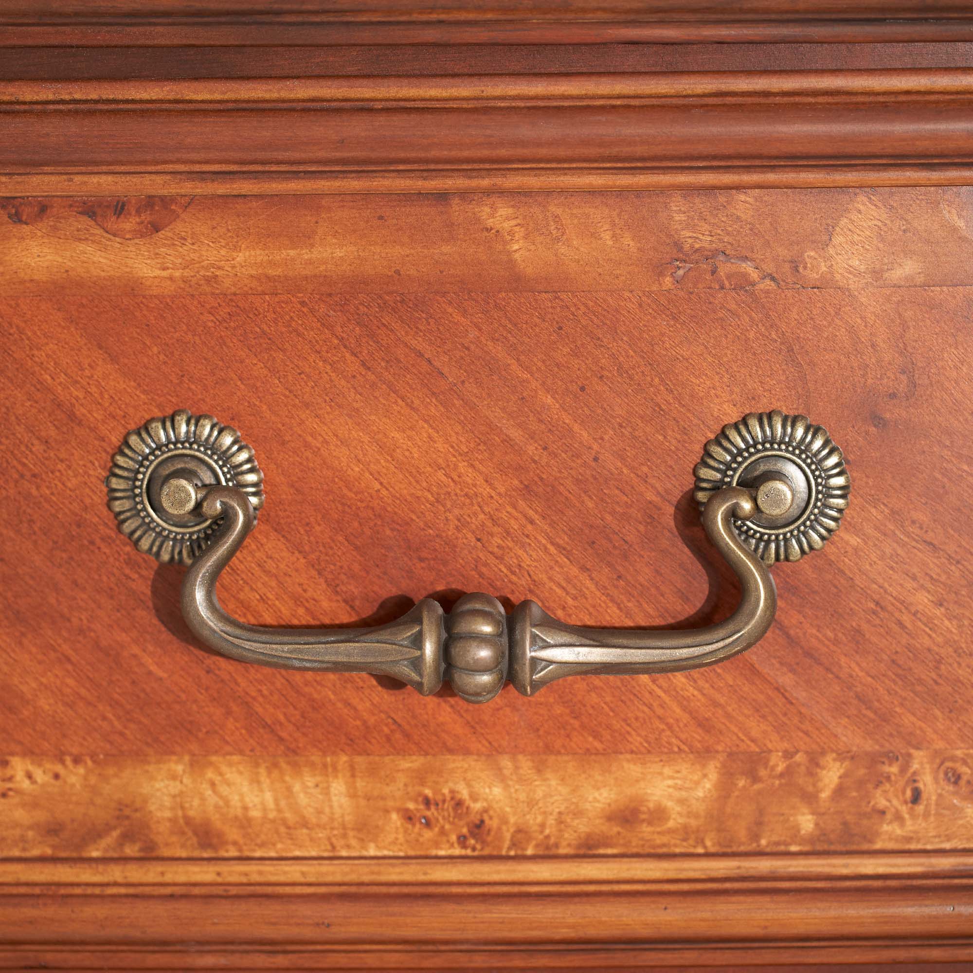 Cortina - 6-Drawer Chest - Honey Walnut