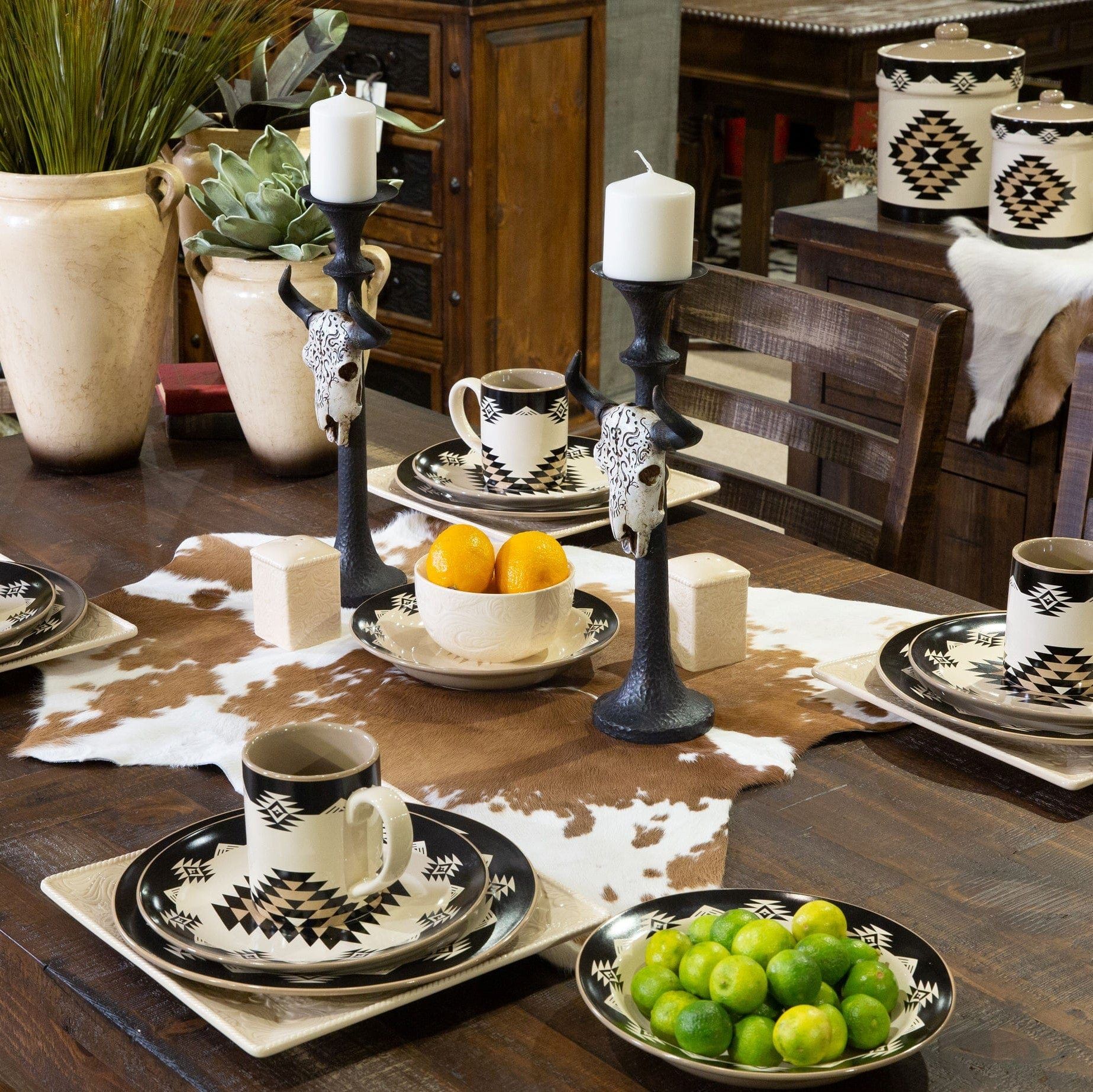 Chalet - Aztec Ceramic Dinnerware Set (Set of 16) - Tan / Black