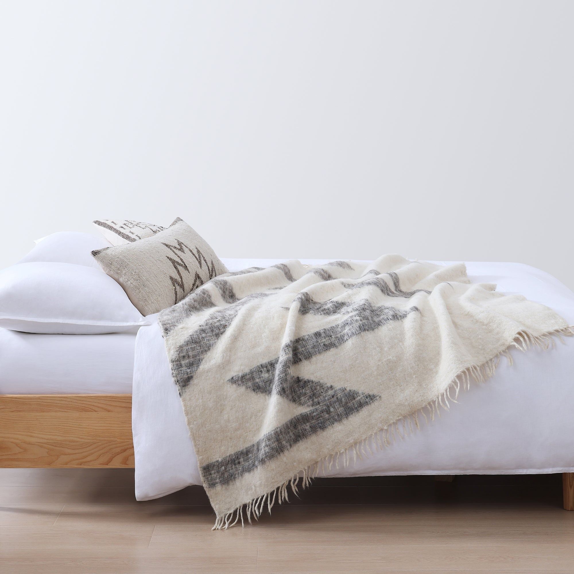 Maguey - 100% Wool Handwoven Throw Blanket - Natural / Tan