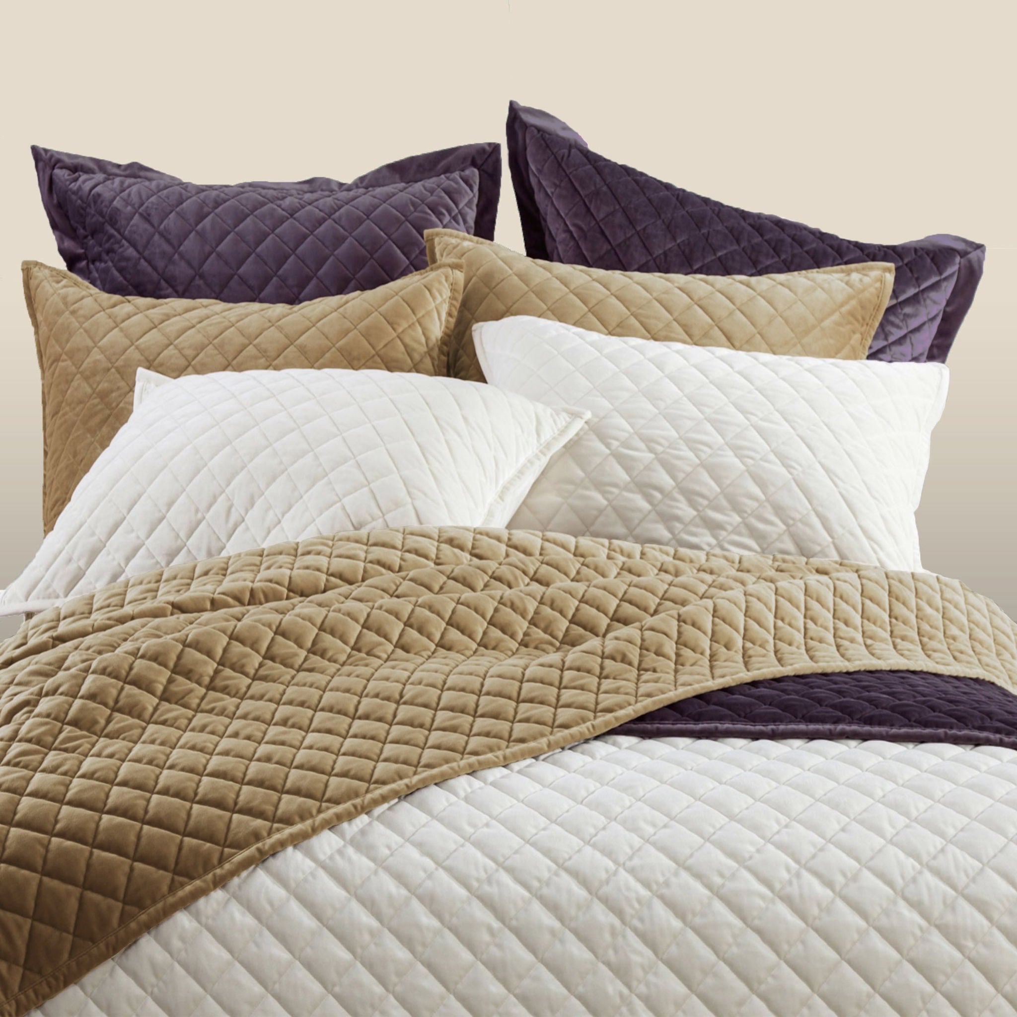 Velvet Diamond - Twin Quilt - Cream