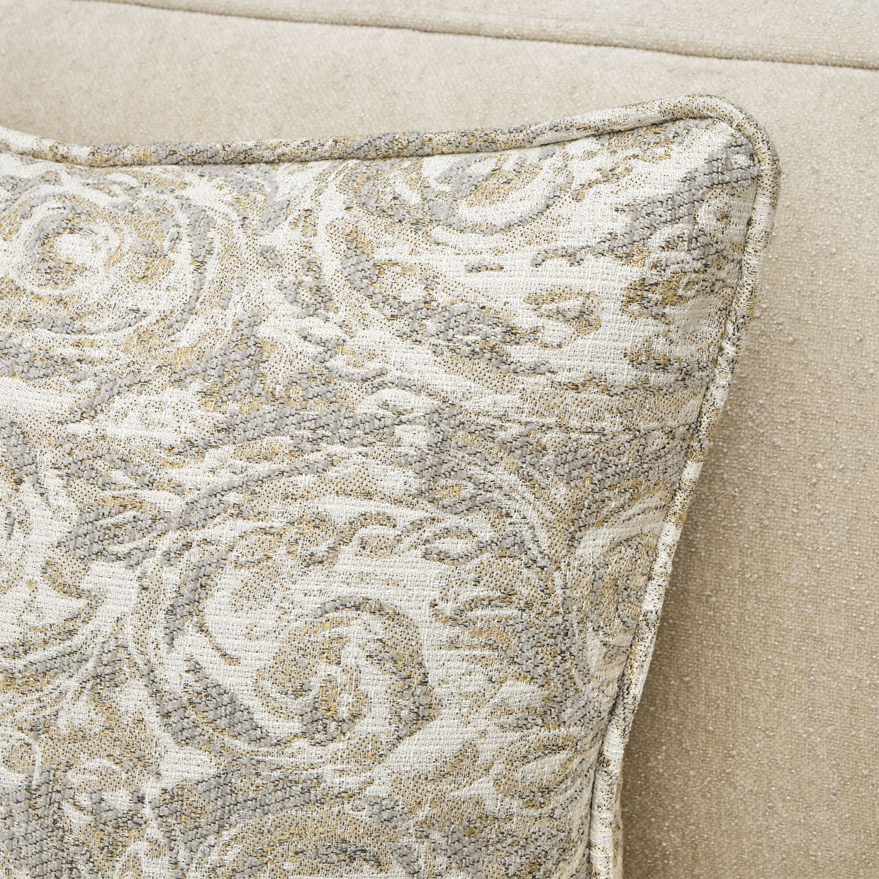La Marisia - Chenille Loveseat - Tranquil / Creamy Pearl