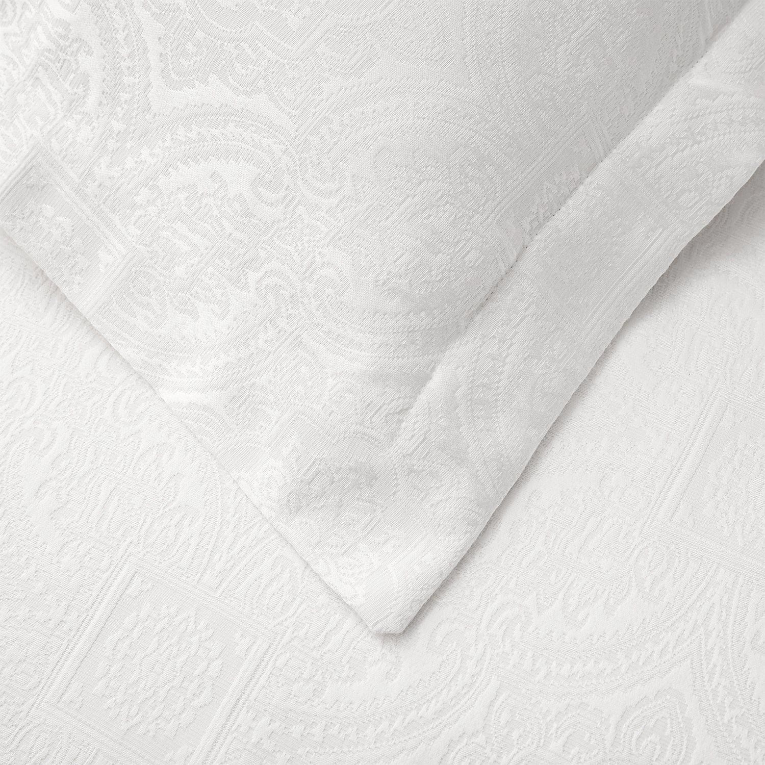 Liza White Matelasse - King Coverlet Set (Set of 4) - White / Black