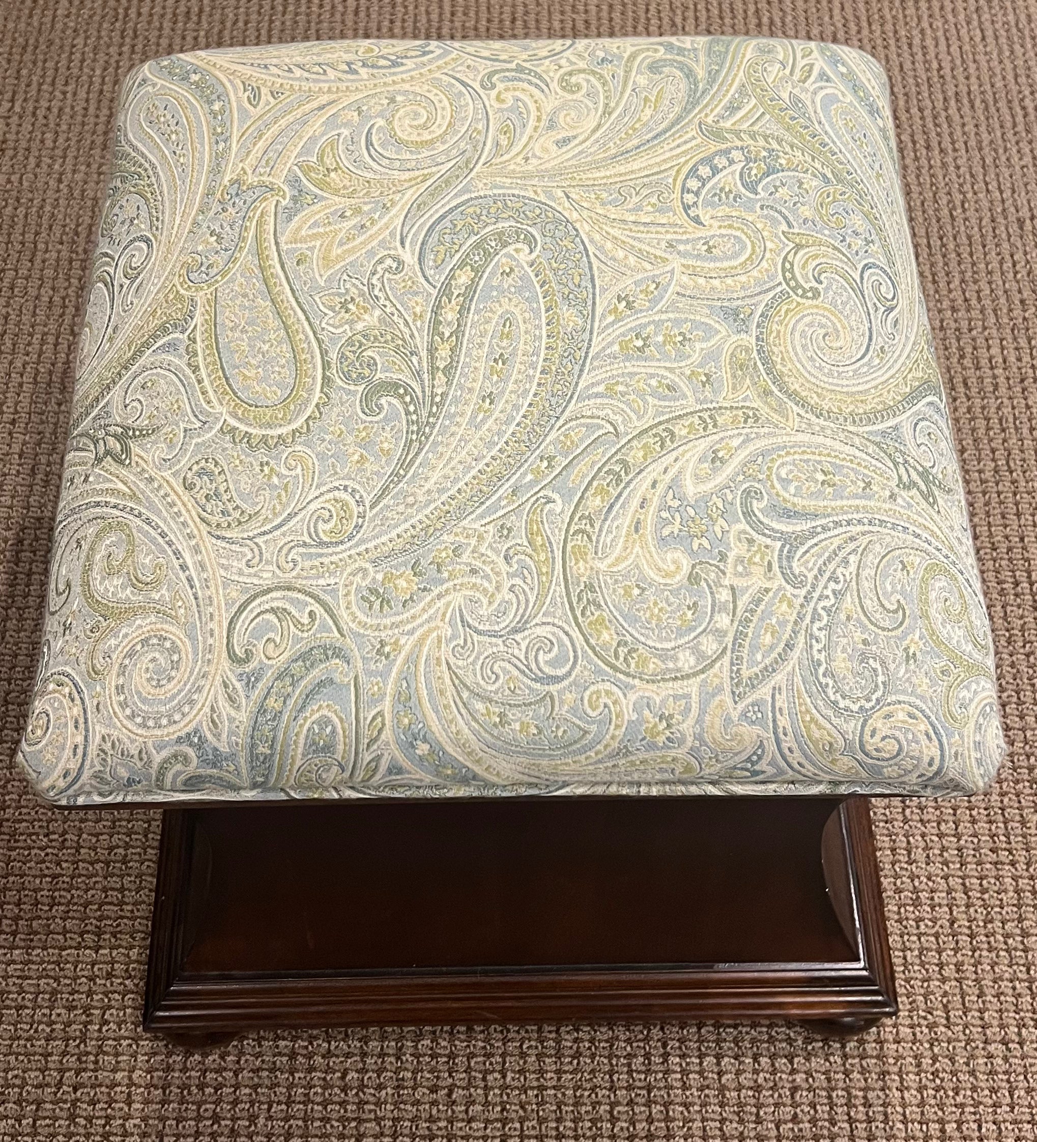 Upholstered Ottoman - FFDM