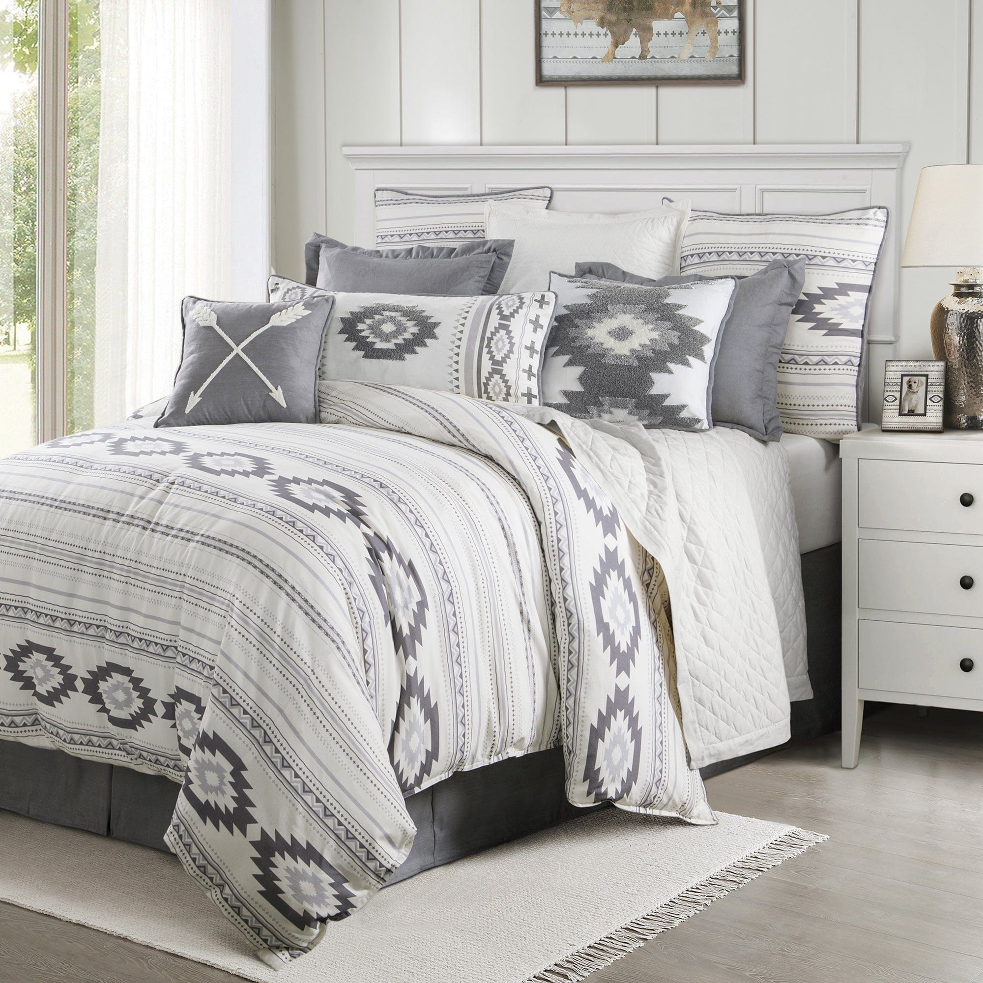 Free Spirit - Queen Comforter Set (Set of 4) - Gray / White