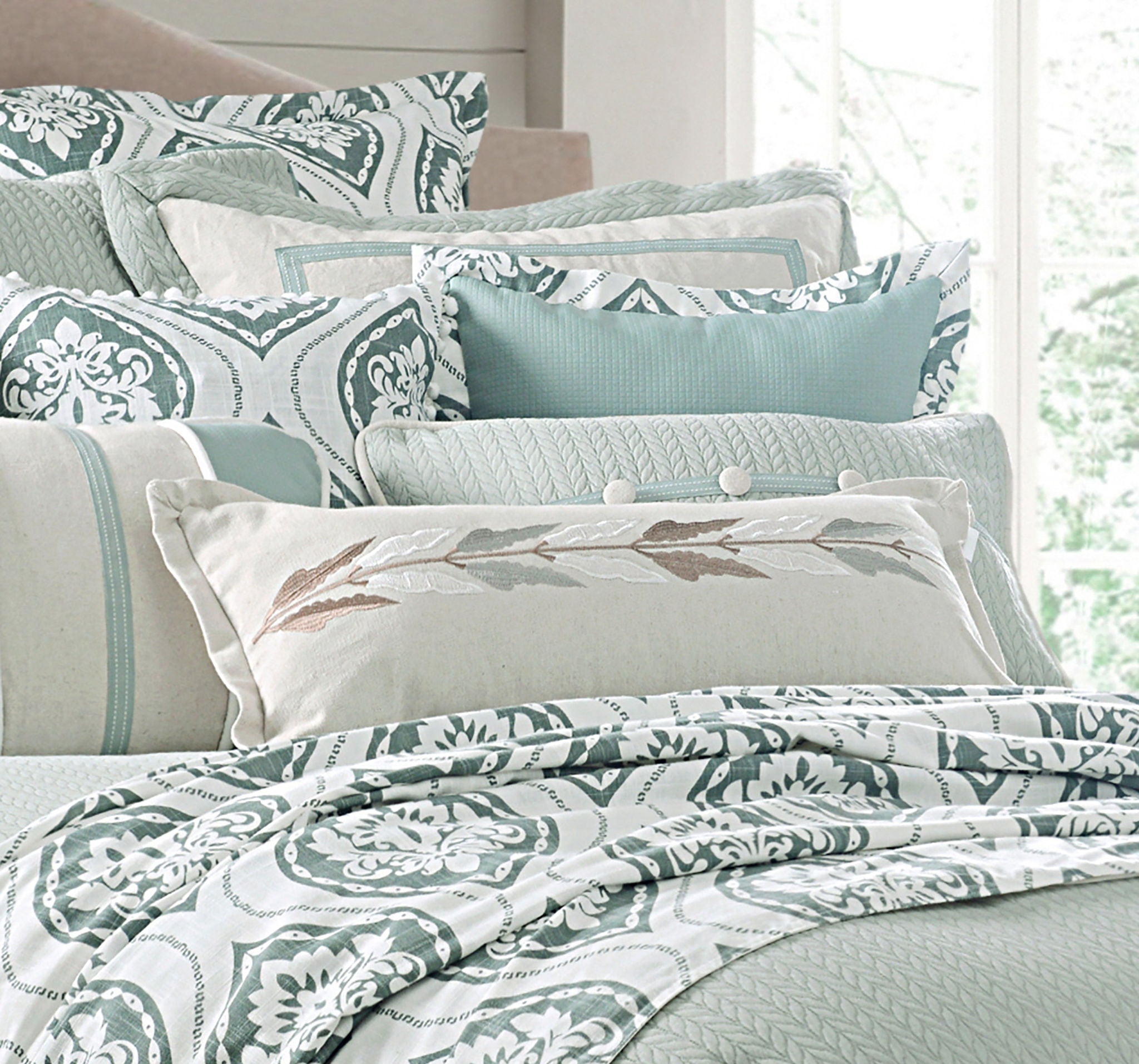 Belmont - King Comforter Set (Set of 4) - Green / White