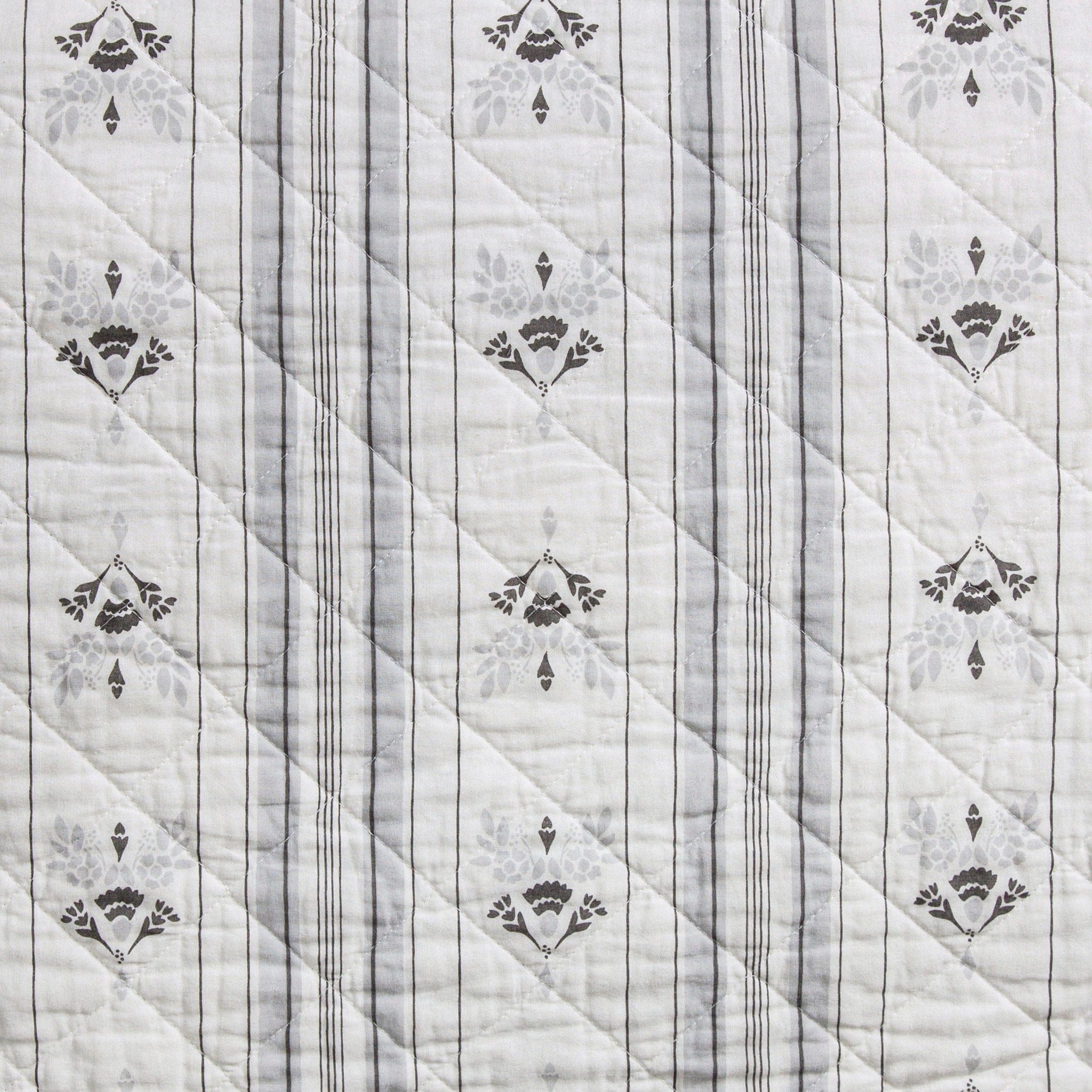 Patchwork Prairie - King Reversible Quilt Set (Set of 3) - Black