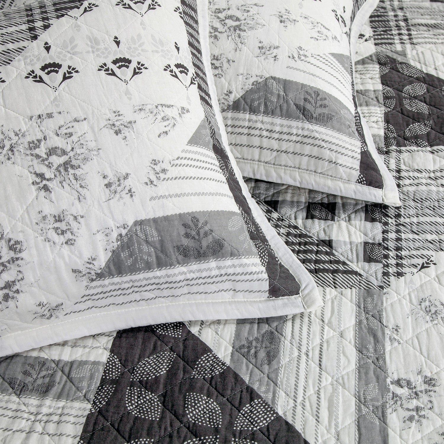 Patchwork Prairie - Twin Reversible Quilt Set (Set of 2) - Black