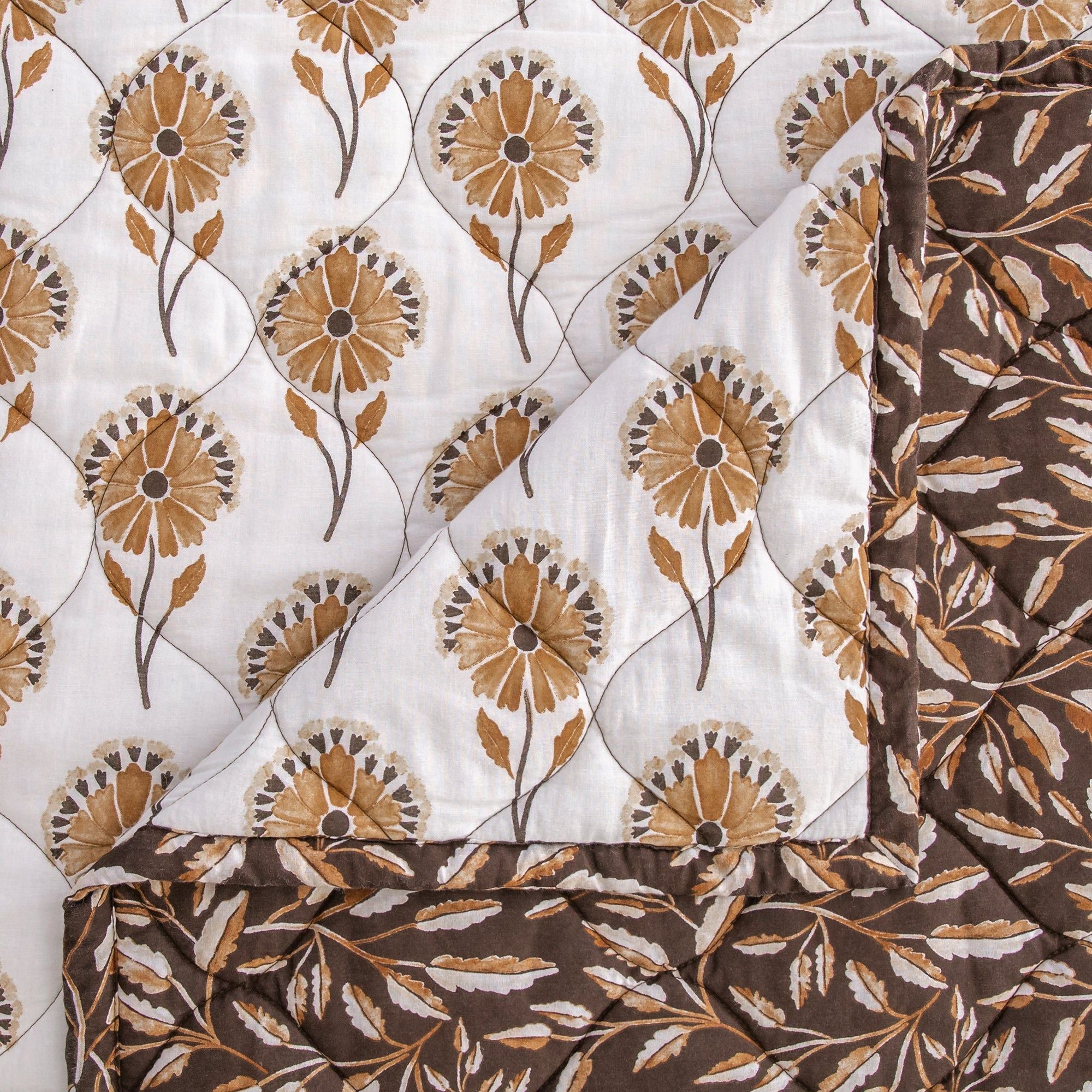 Woodstock - Full/Queen Reversible Quilt Set (Set of 3) - White / Tan