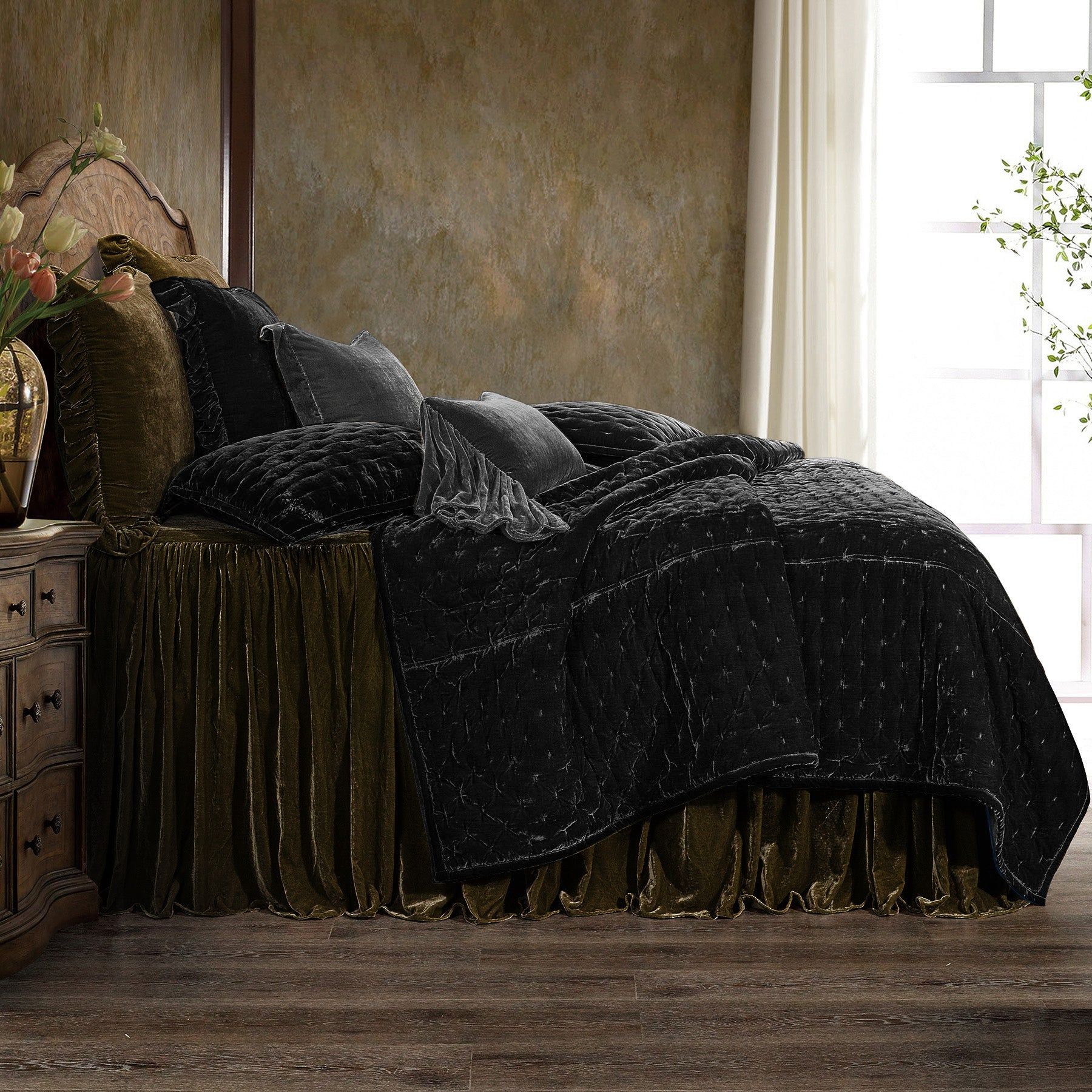 Stella - Full/Queen Faux Silk Velvet Pintuck Quilt - Black
