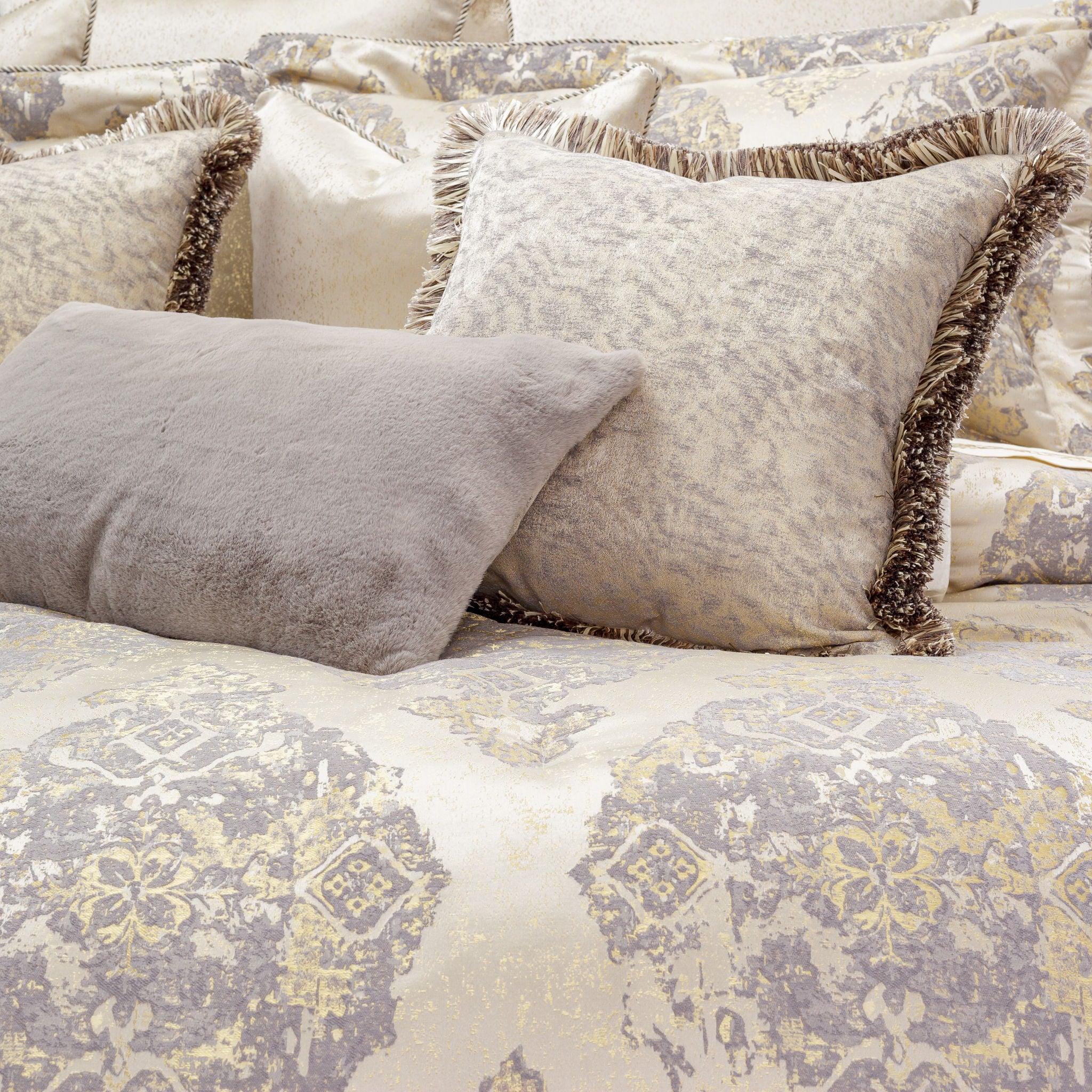 Bennett - 10-Piece King Comforter Set - Champagne