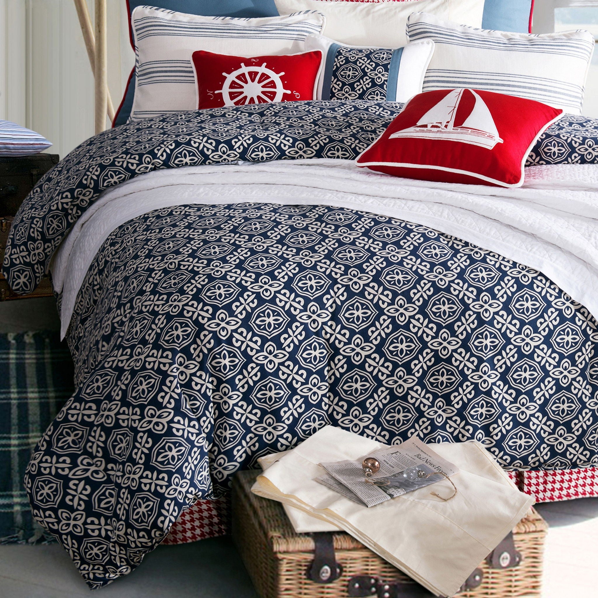 St. Clair - Queen Bedding Set (Set of 4) - Navy / White