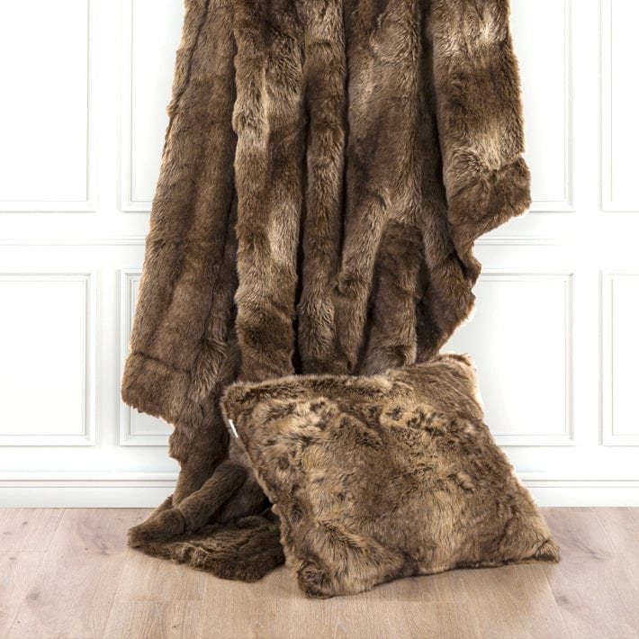 Wolf Fur - Faux Wolf Fur Oversized Throw Blanket - Brown