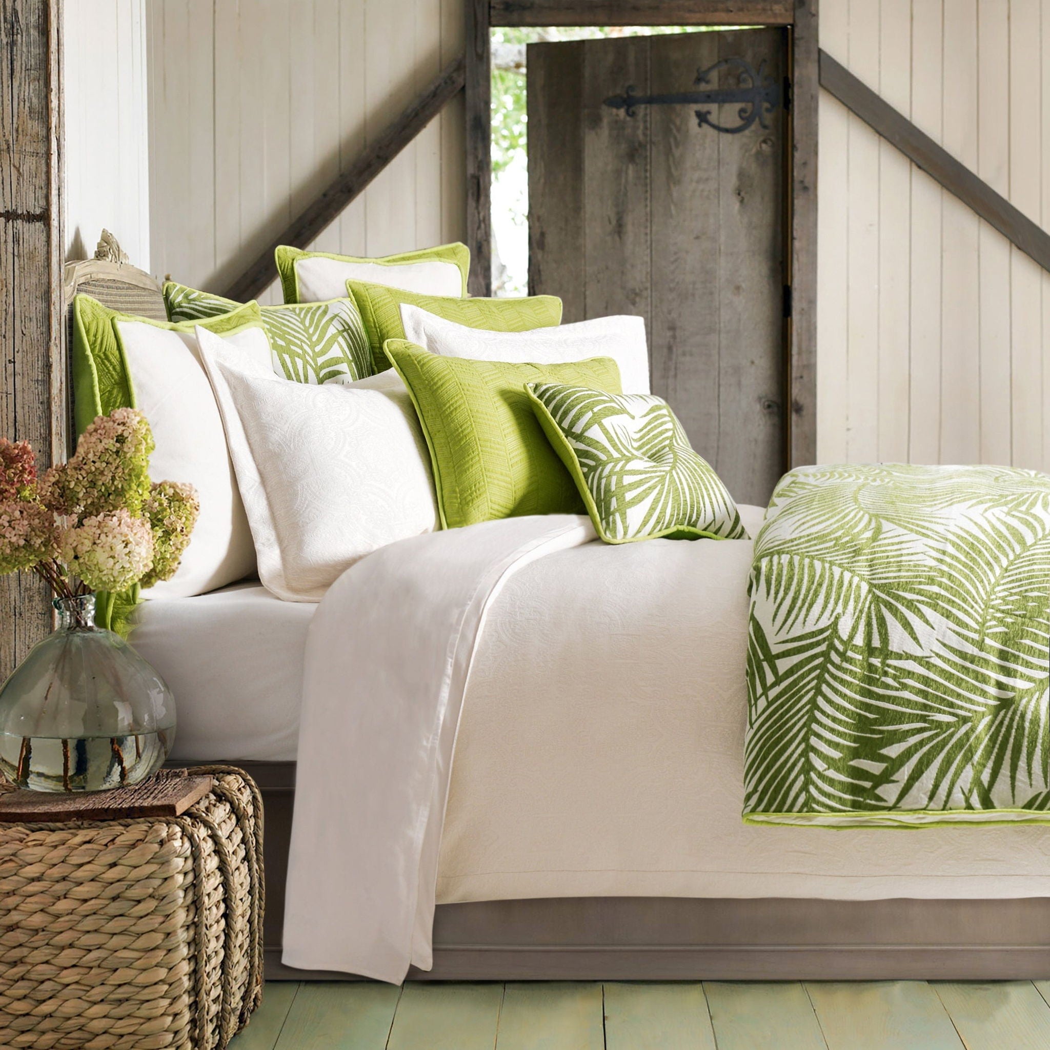 Capri - Queen Duvet Cover Set (Set of 4) - Green / White